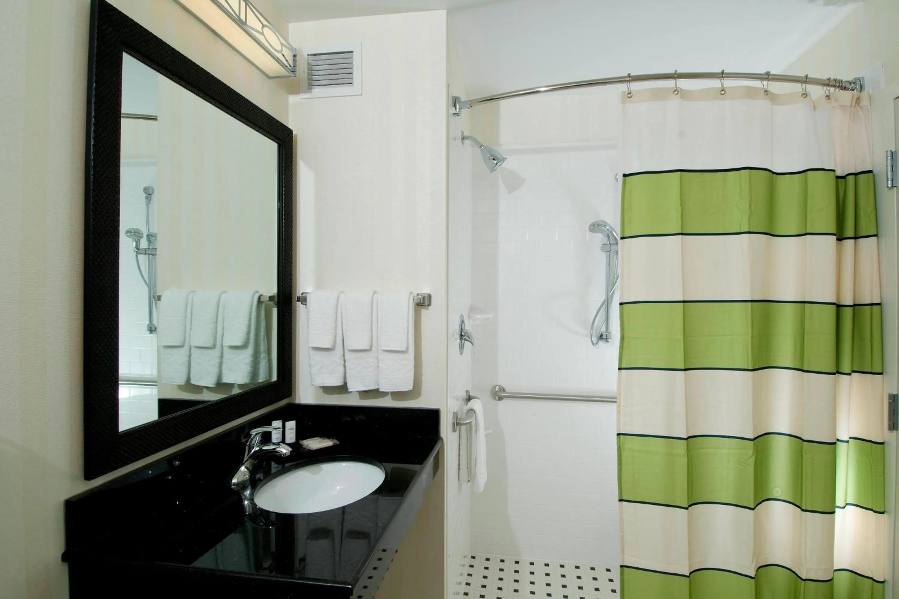 Bathroom in Fairfield Inn & Suites by Marriott Verona