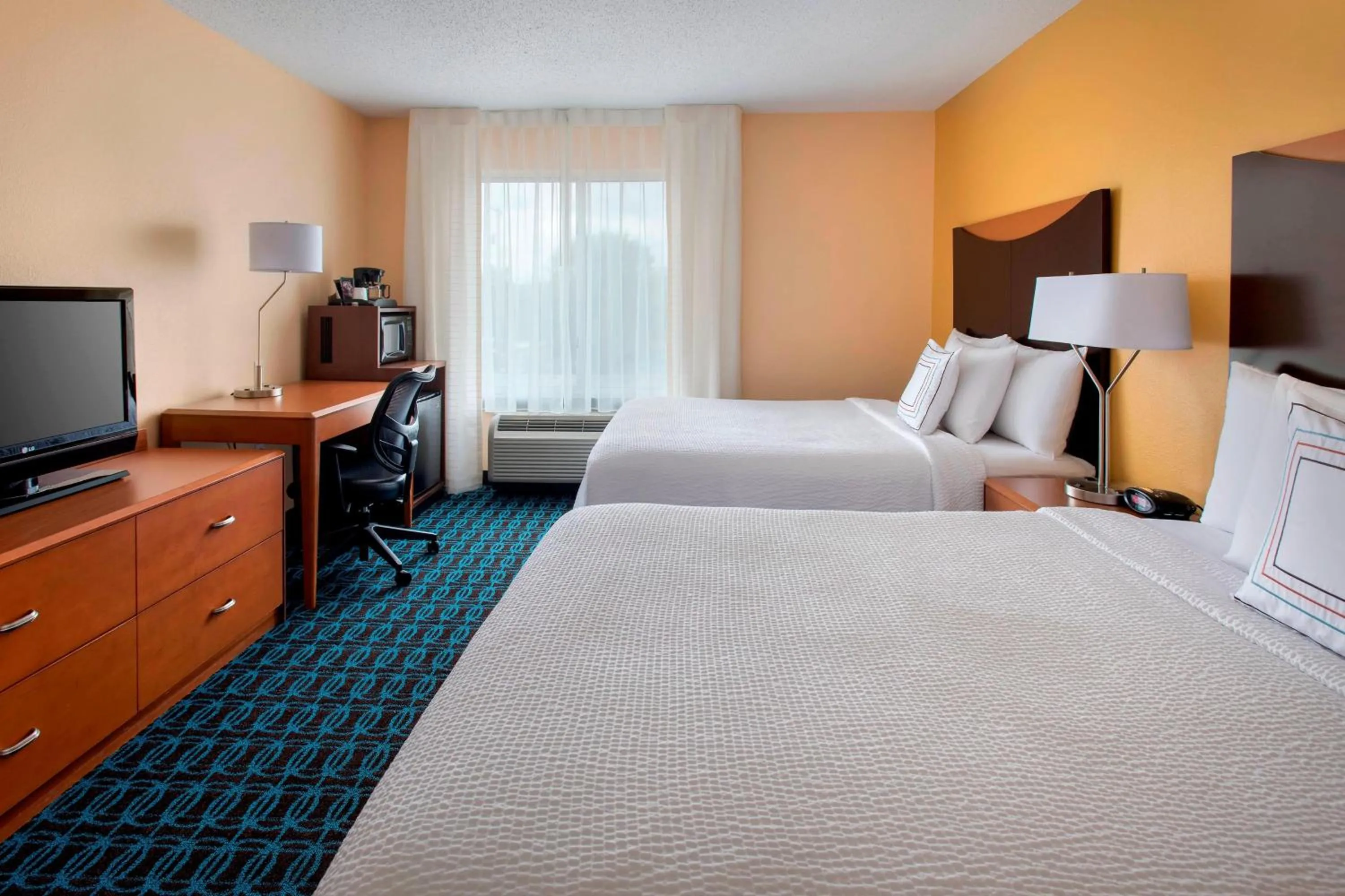 Photo of the whole room, Bed in Fairfield Inn & Suites by Marriott Verona