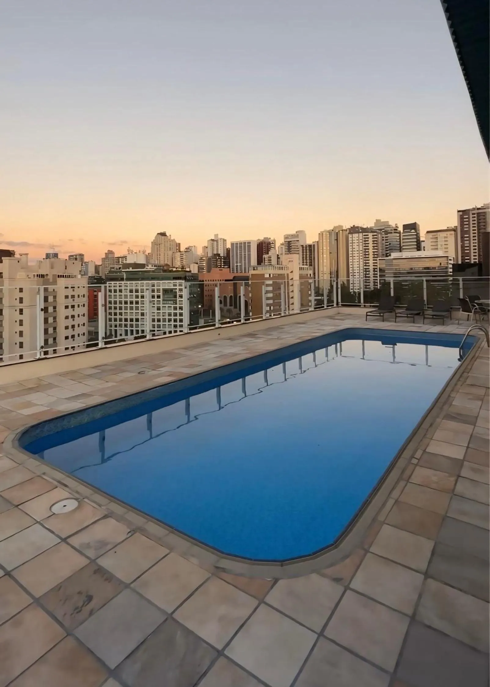 Swimming pool in Quality Hotel Curitiba