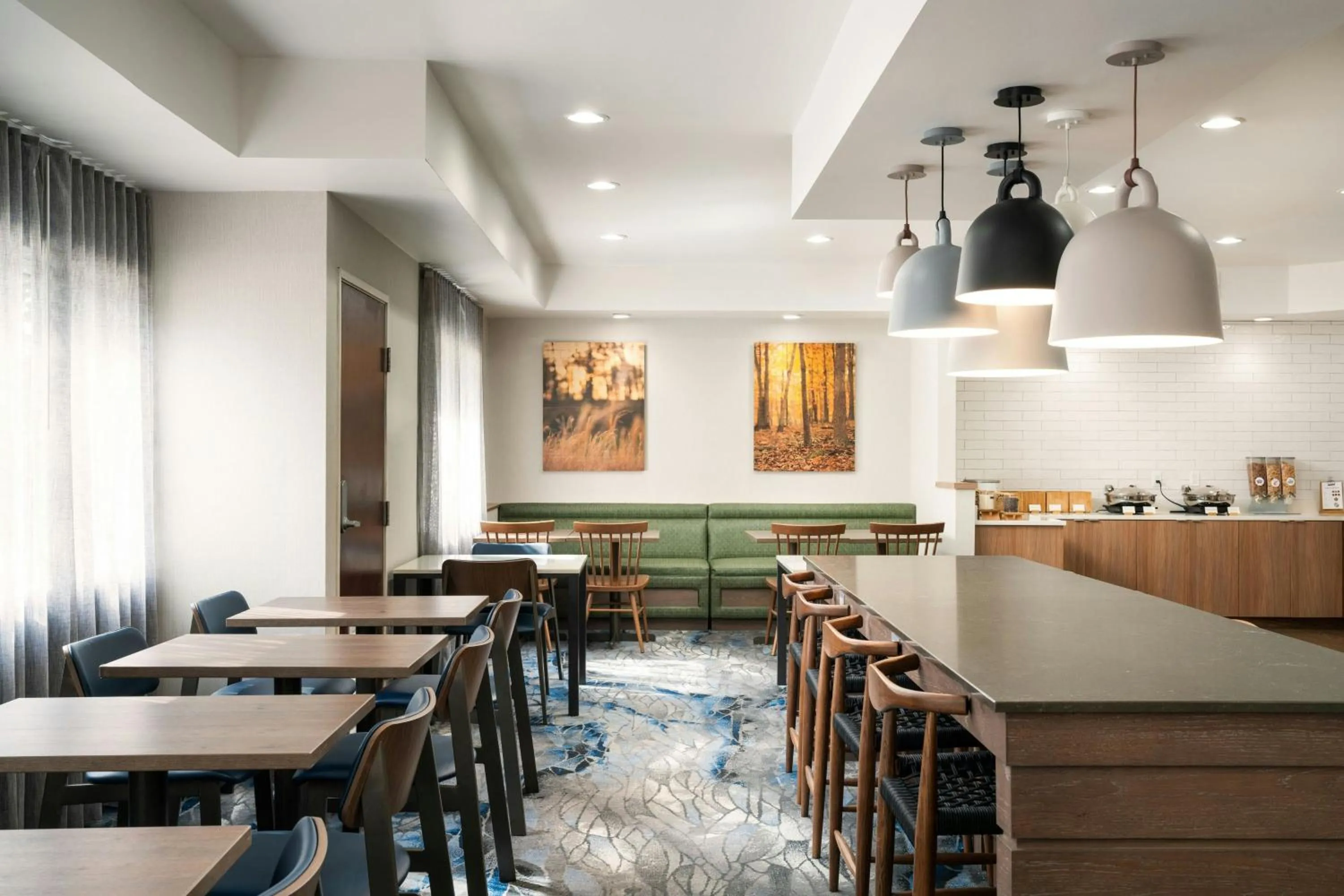 Restaurant/places to eat in Fairfield Inn Tallahassee North/I-10