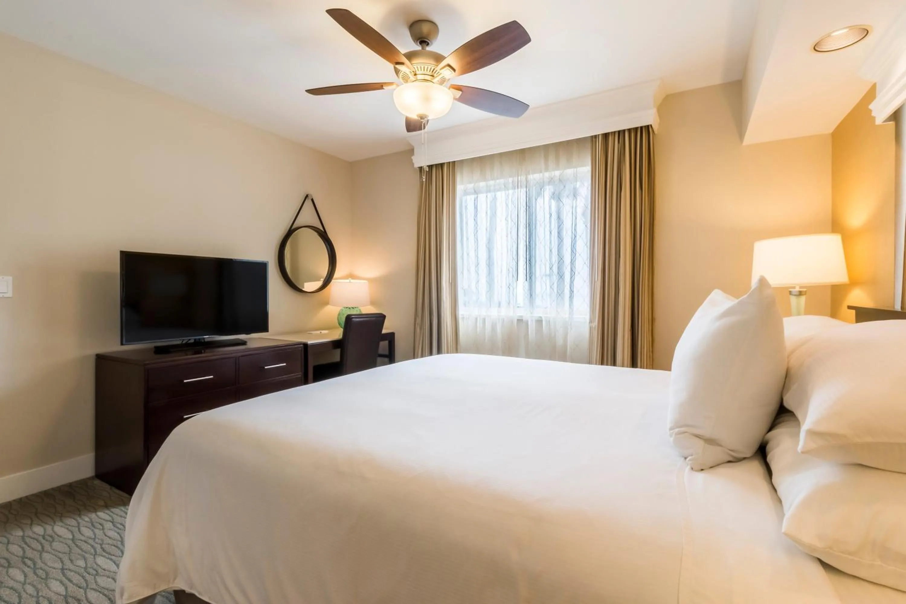 Bedroom, Bed in Carlsbad Seapointe Resort