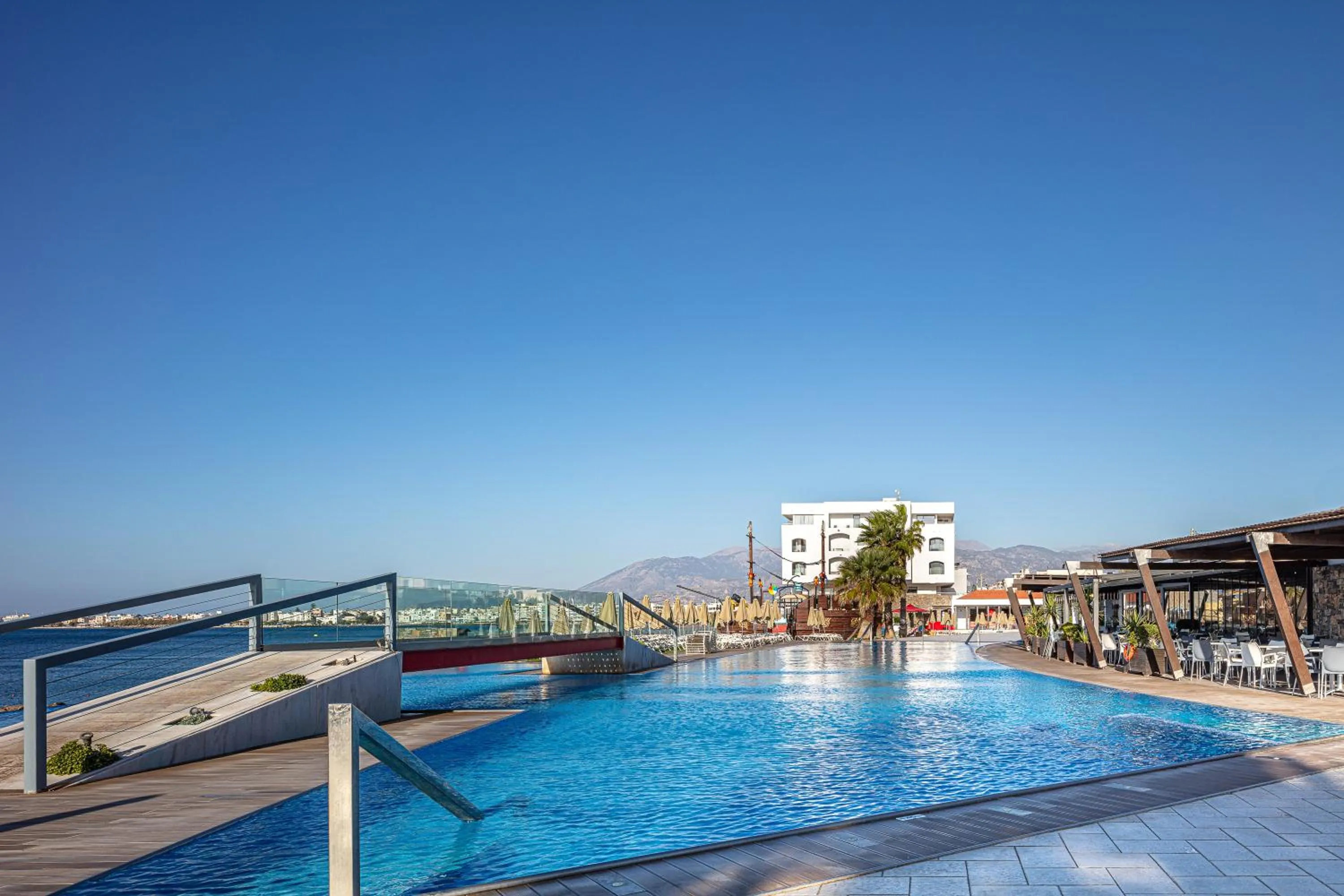 Swimming pool in Petra Mare