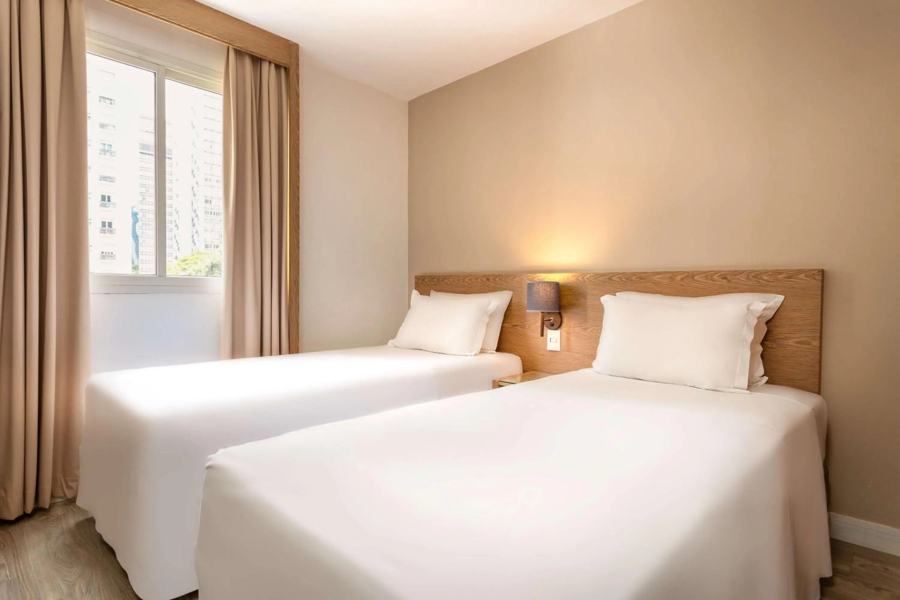 Photo of the whole room, Bed in Wyndham Sao Paulo Paulista