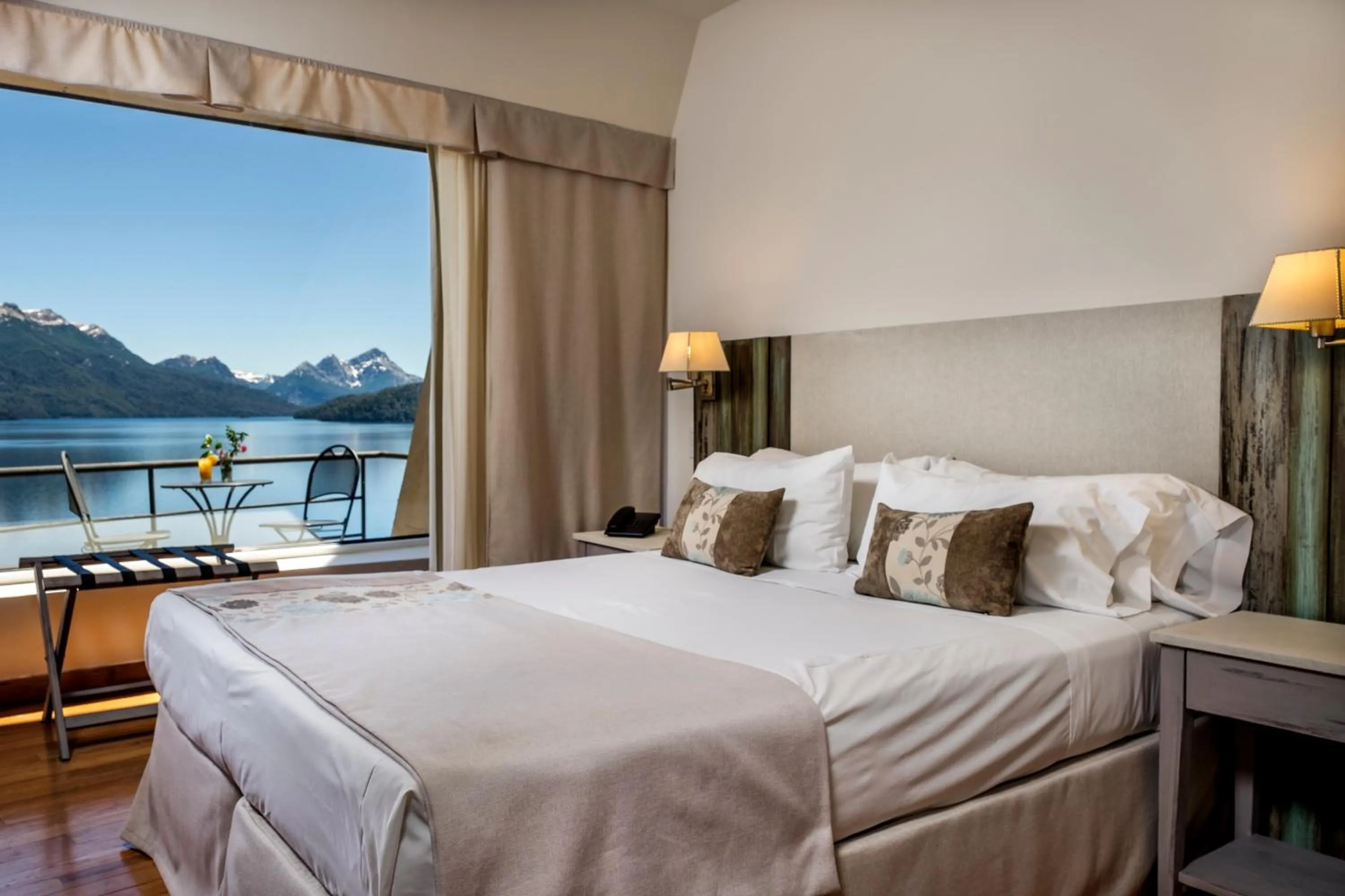 Lake view, Bed in Sol Arrayan Hotel & Spa