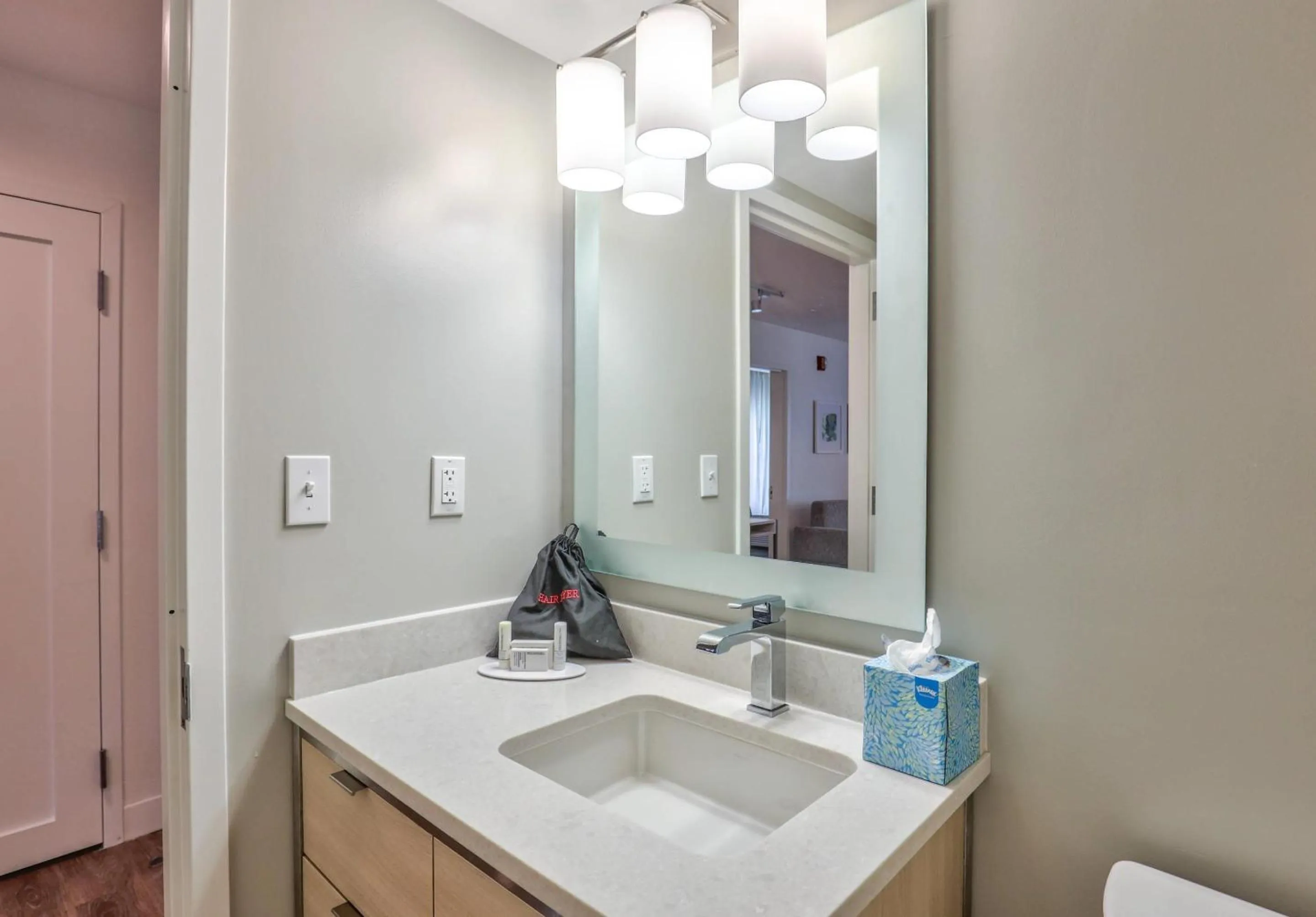 Bedroom in Alluxsuites at 1876, an Ascend Collection Hotel