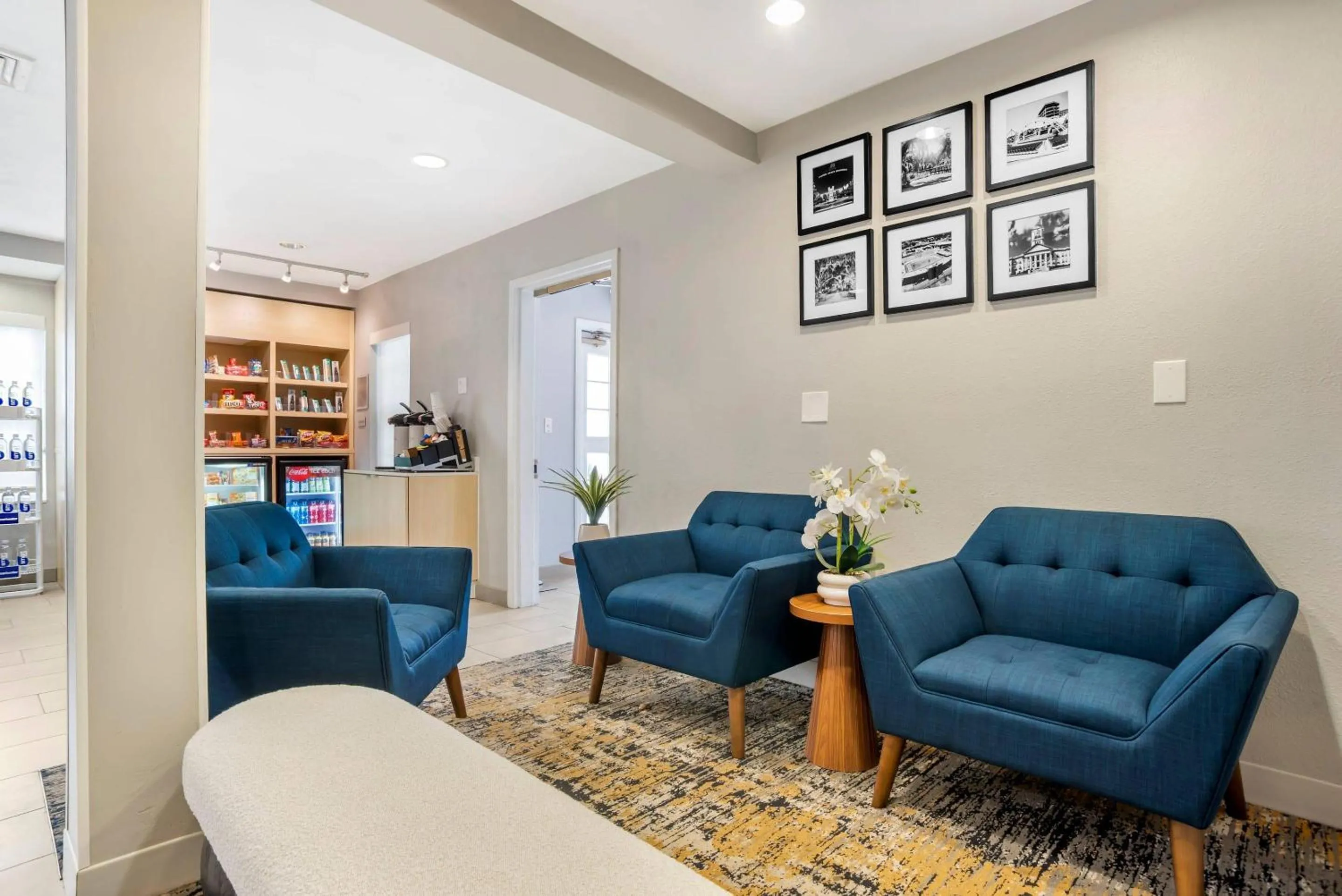 Lobby or reception in Alluxsuites at 1876, an Ascend Collection Hotel