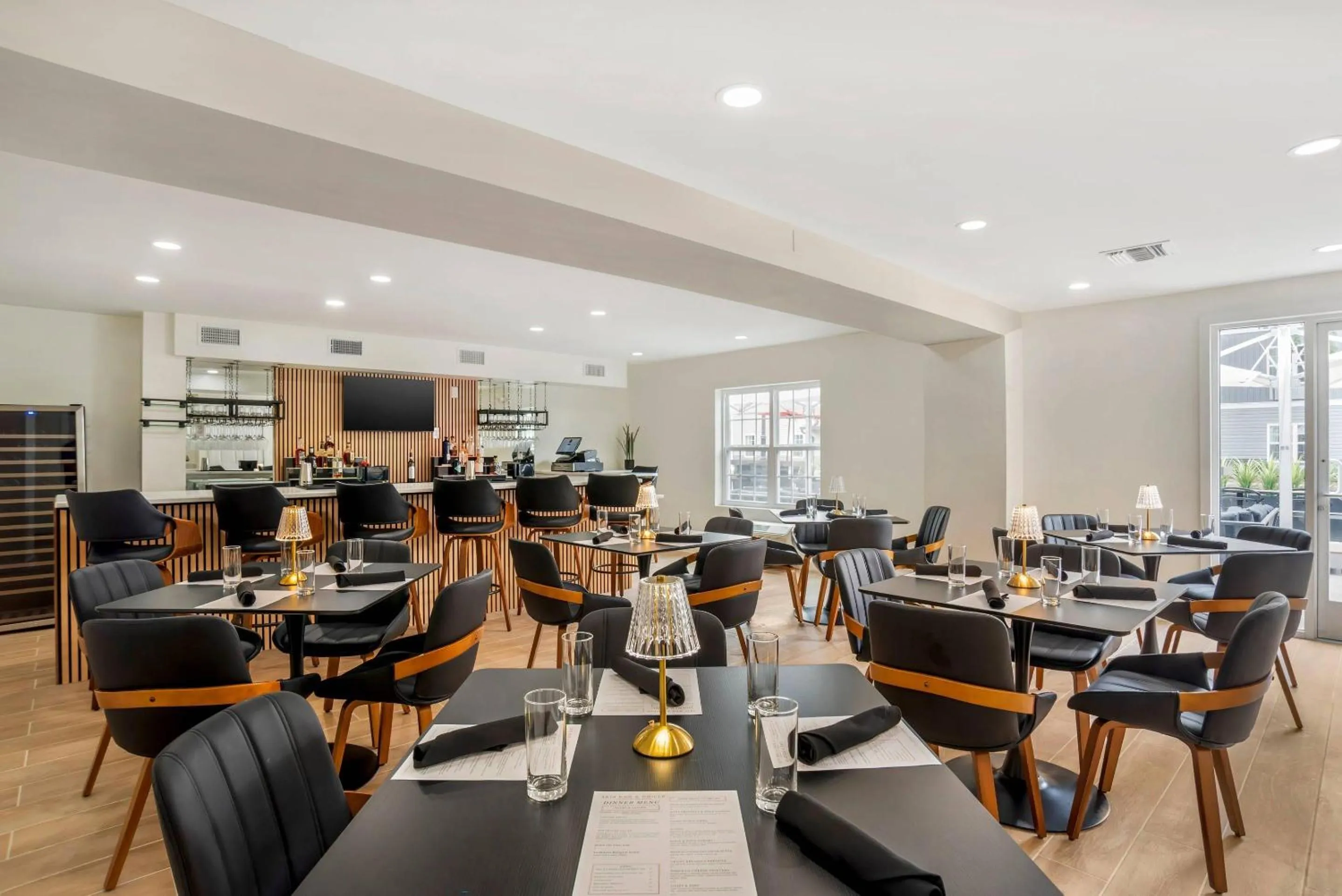 Restaurant/places to eat in Alluxsuites at 1876, an Ascend Collection Hotel