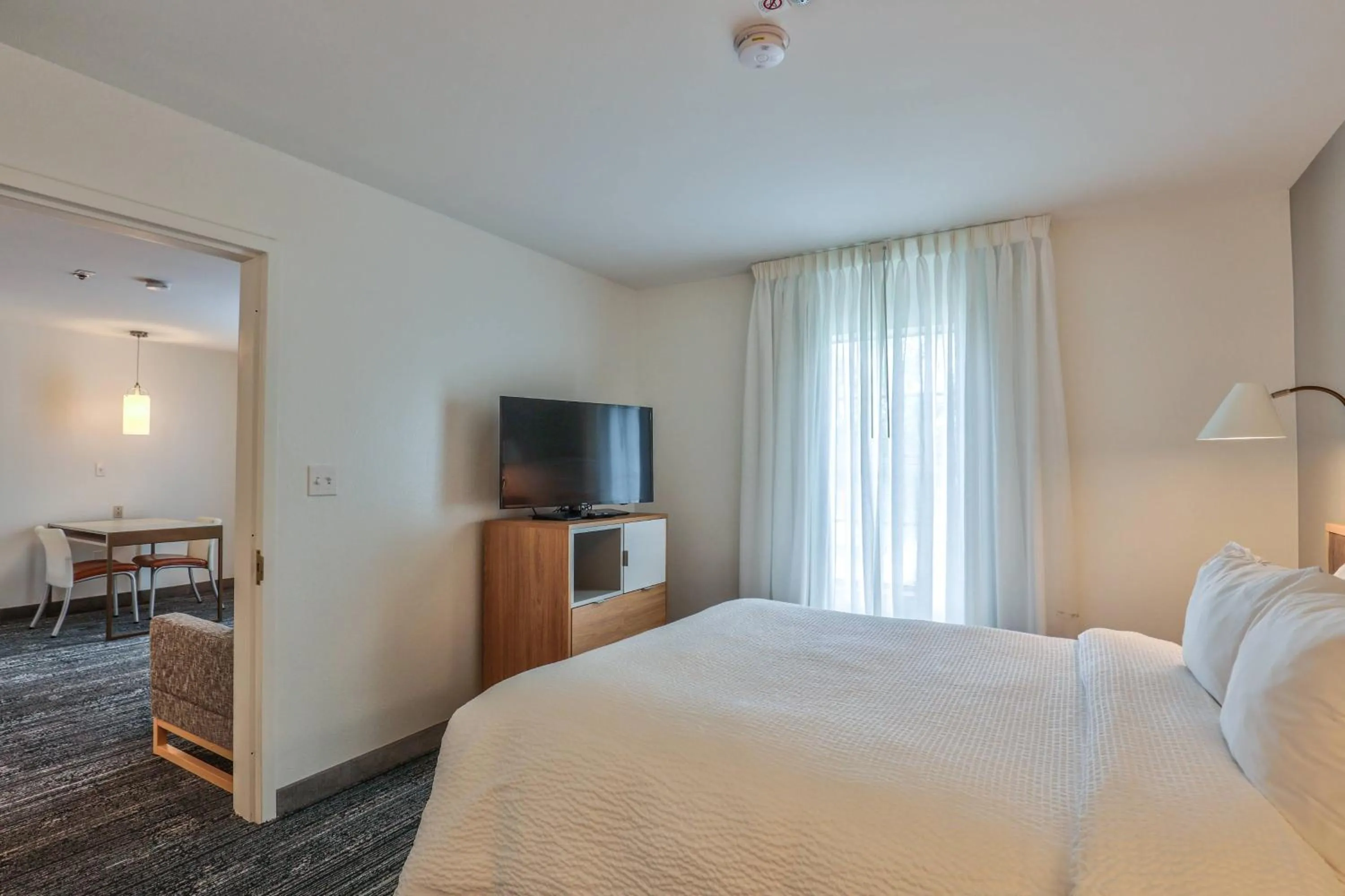 Bedroom in Alluxsuites at 1876, an Ascend Collection Hotel