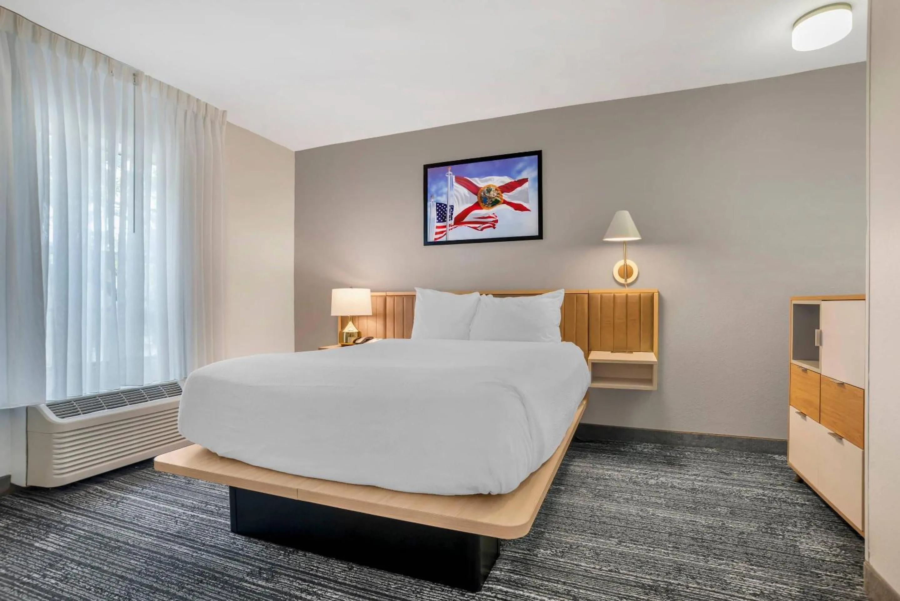 Bedroom in Alluxsuites at 1876, an Ascend Collection Hotel