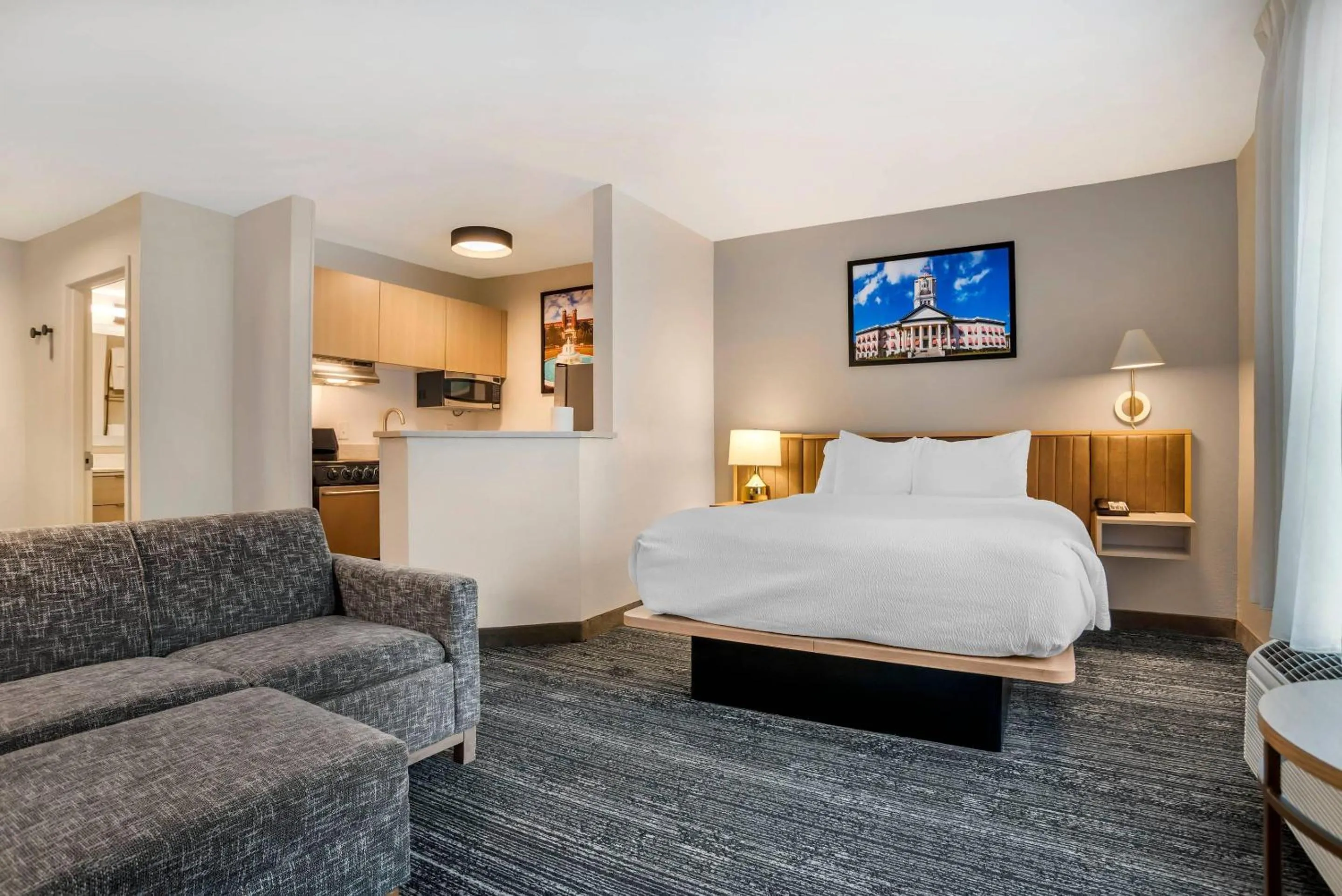 Bedroom, Bed in Alluxsuites at 1876, an Ascend Collection Hotel