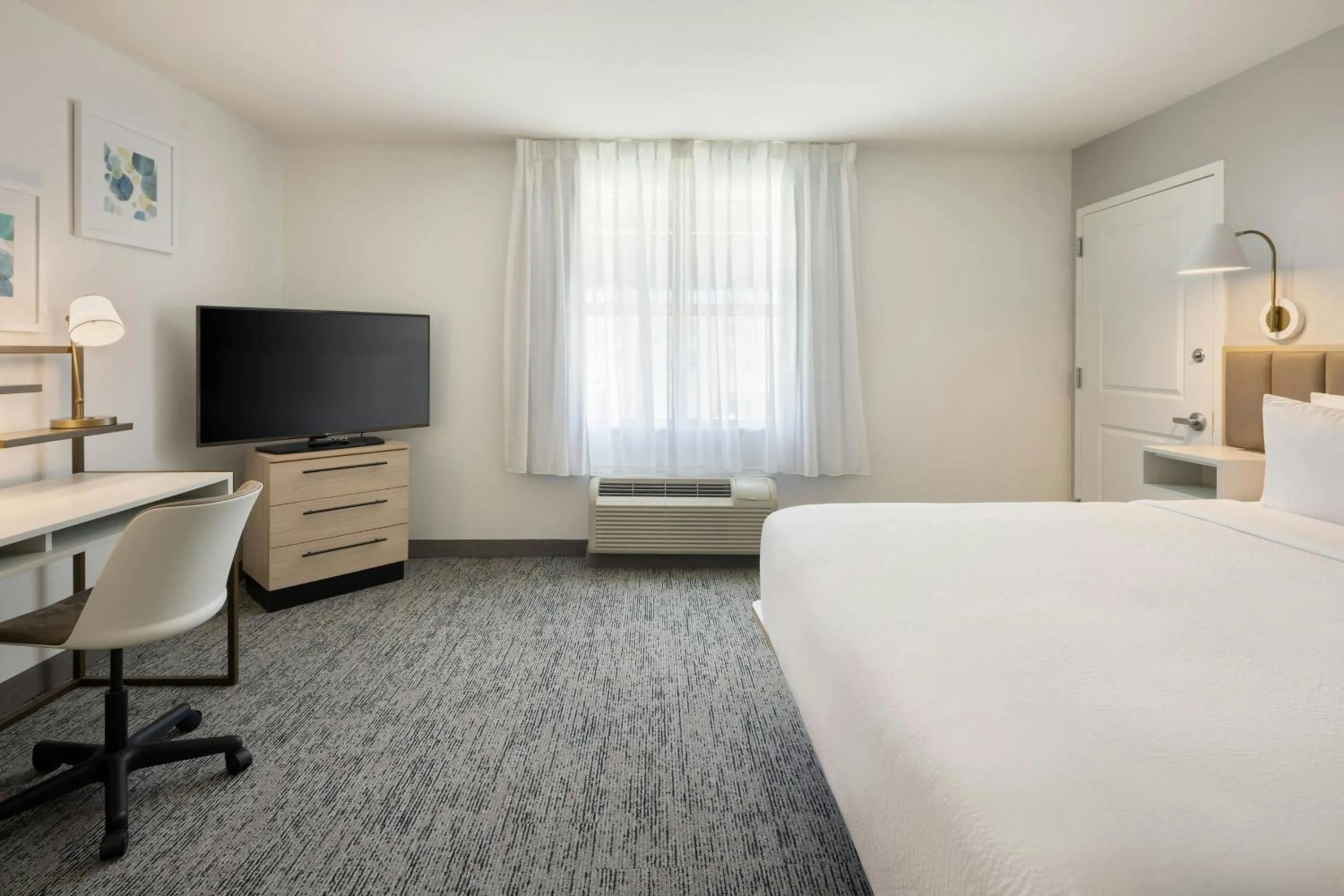 Photo of the whole room, Bed in TownePlace Suites Tampa Westshore/Airport