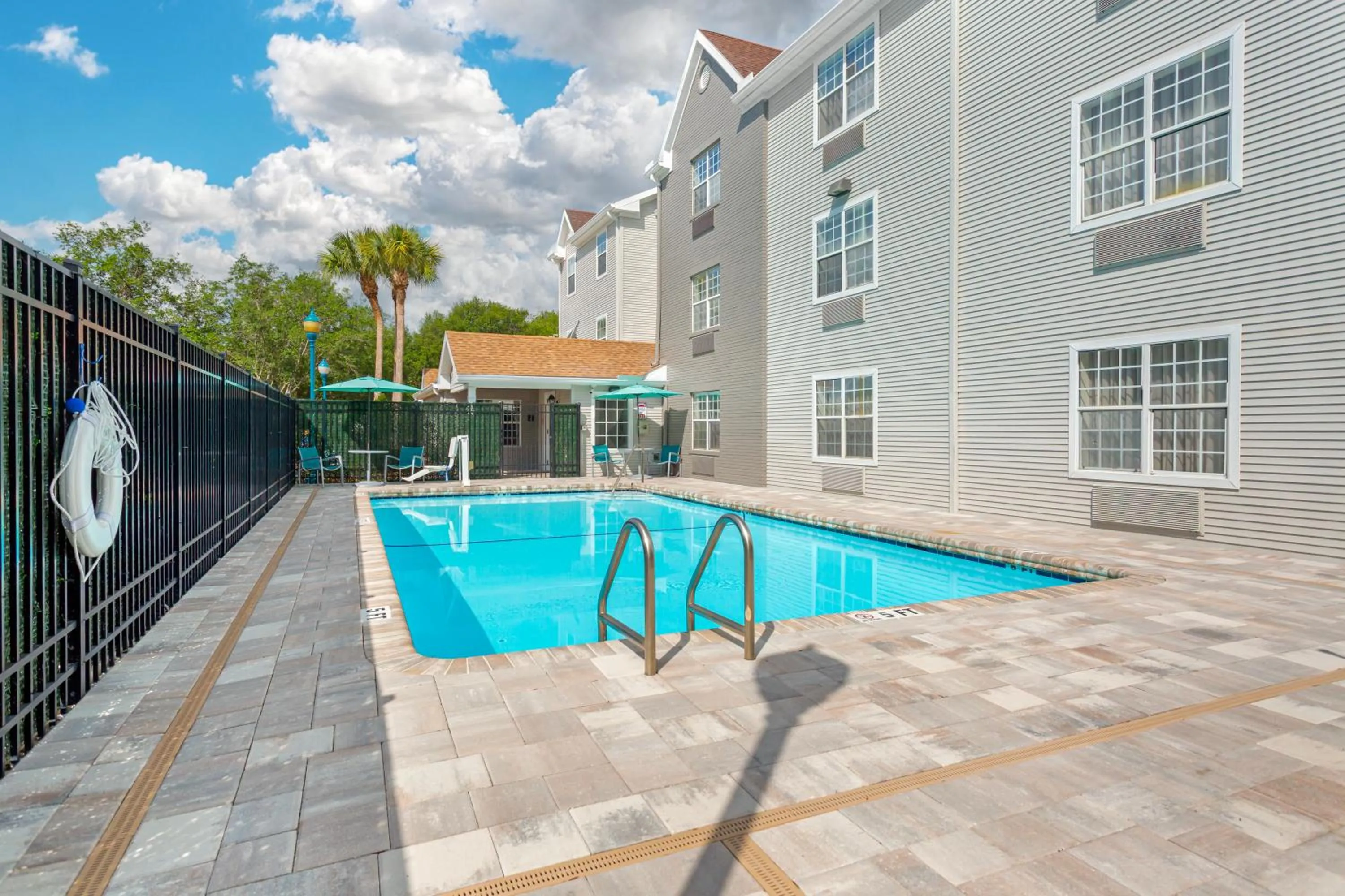 Swimming pool in MainStay Suites Tampa Moffitt-USF