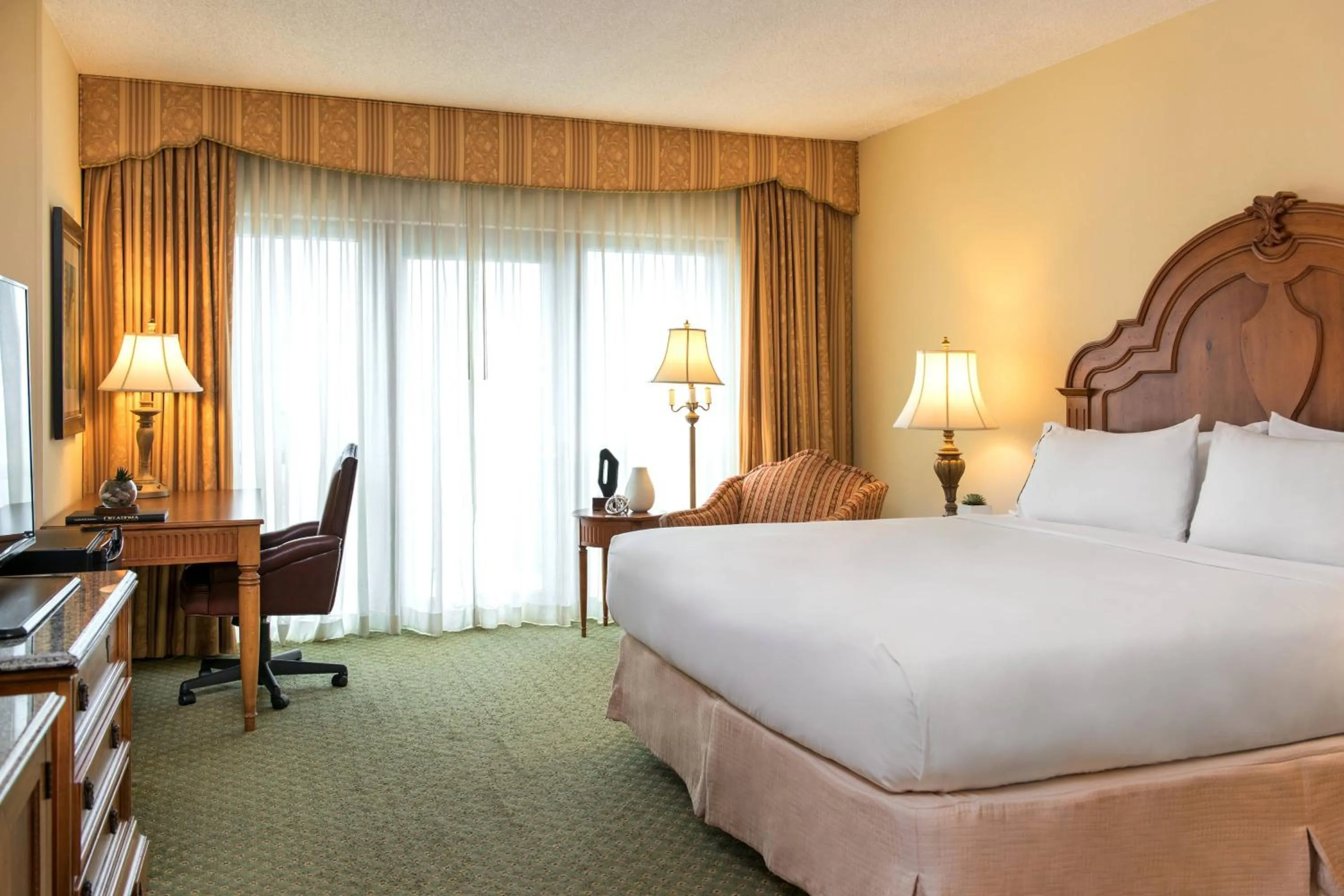 Photo of the whole room, Bed in Renaissance Tulsa Hotel & Convention Center