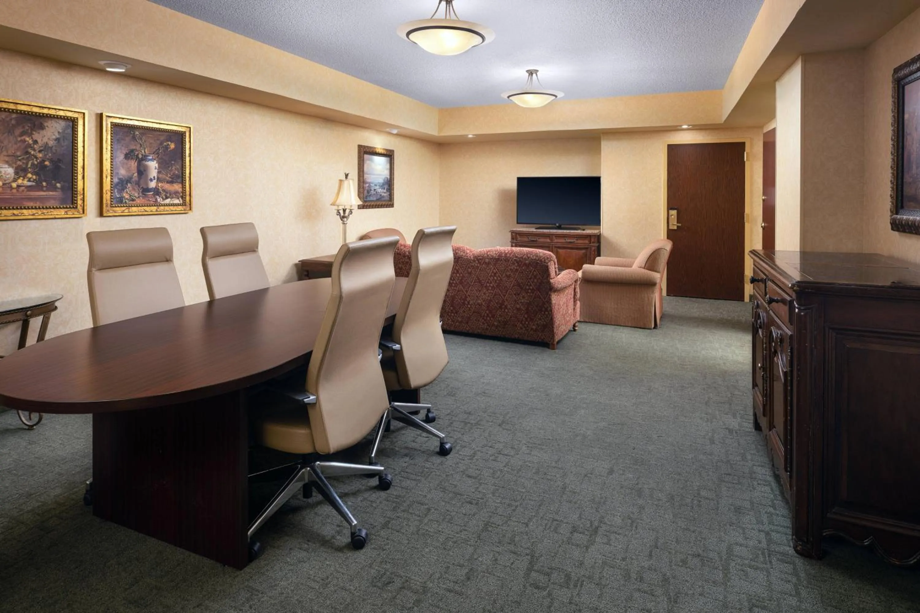 Photo of the whole room in Renaissance Tulsa Hotel & Convention Center