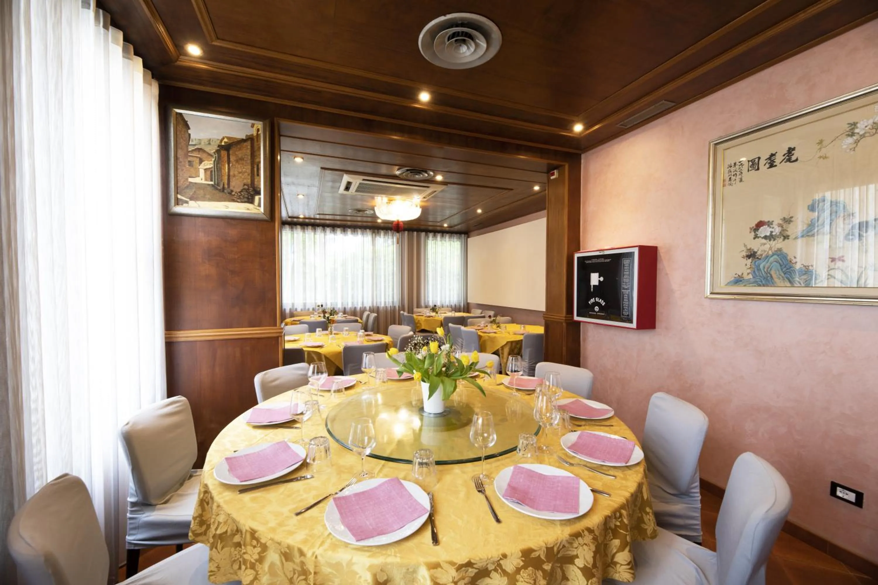 Restaurant/places to eat in Hotel Vienna