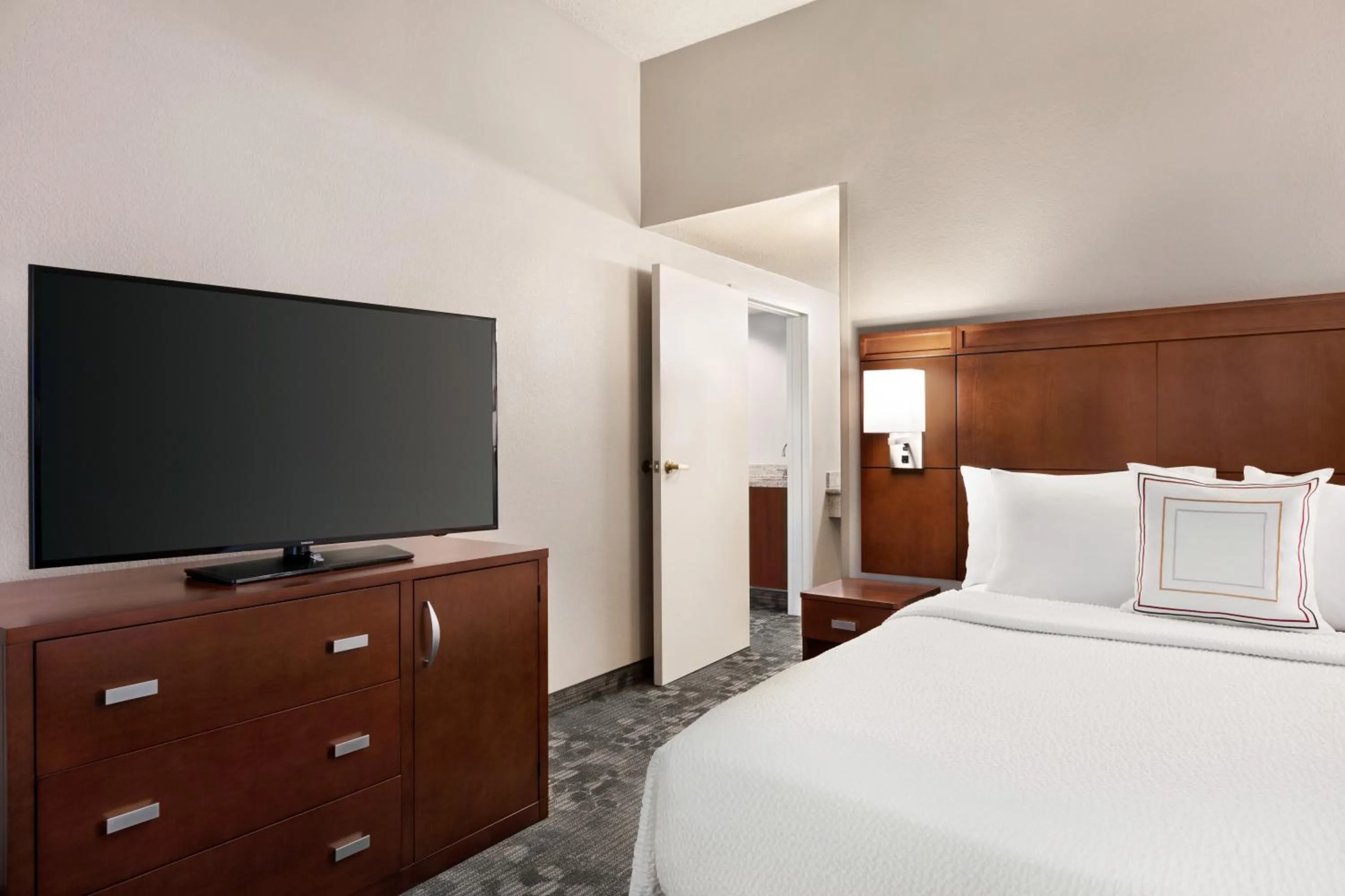 Bed in Courtyard by Marriott Tulsa Central