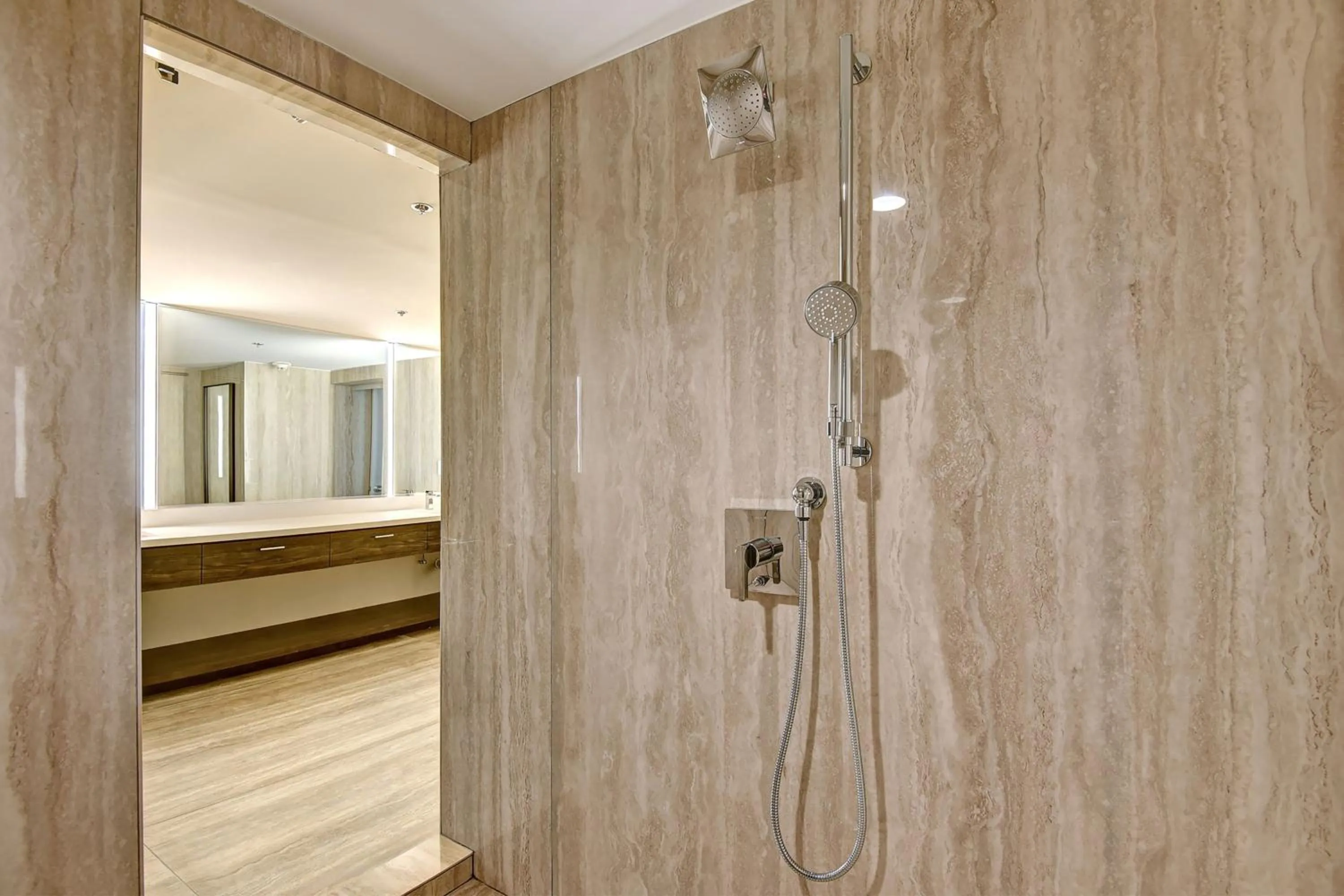 Bathroom in Tulsa Marriott Southern Hills