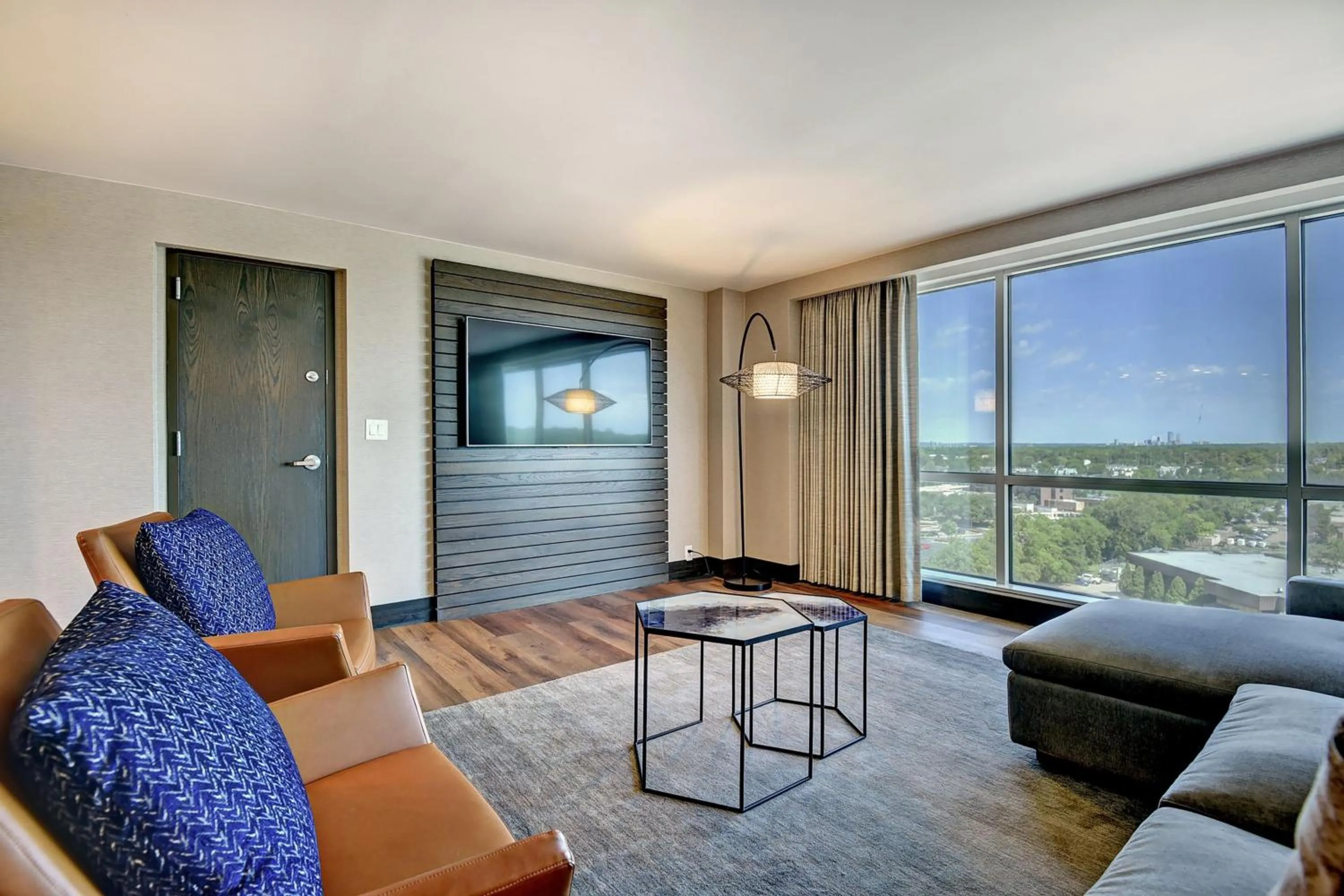 Living room in Tulsa Marriott Southern Hills