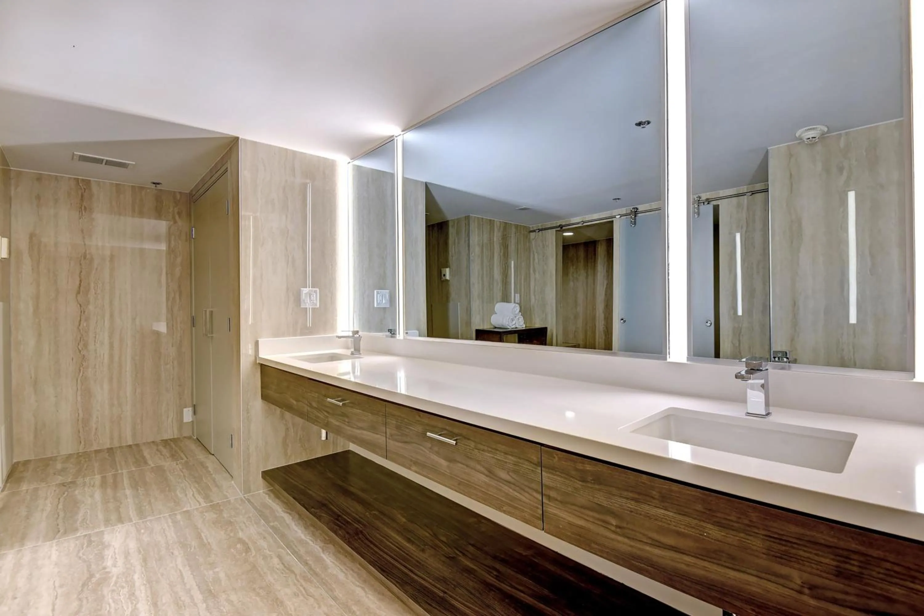 Bathroom in Tulsa Marriott Southern Hills