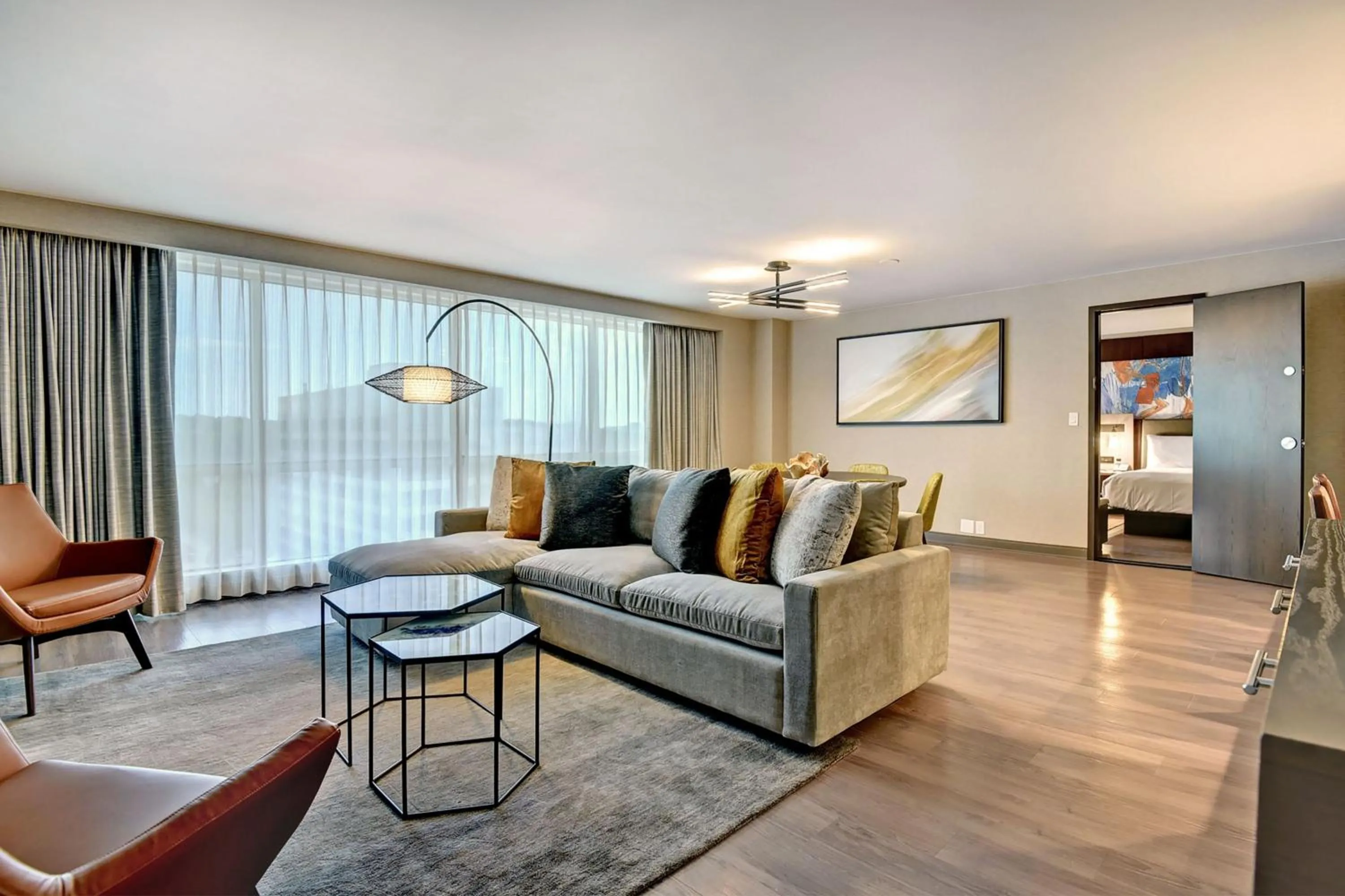 Living room in Tulsa Marriott Southern Hills