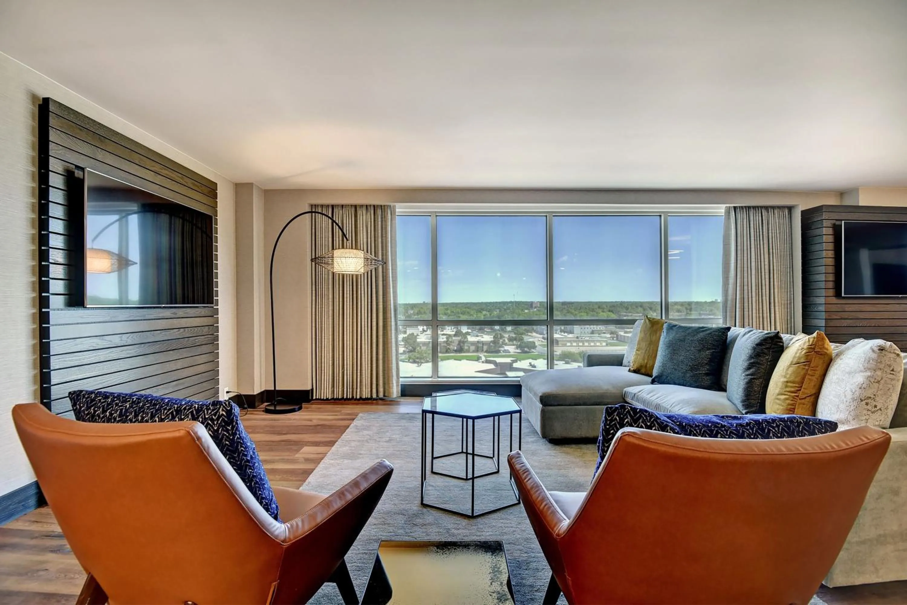 Living room in Tulsa Marriott Southern Hills