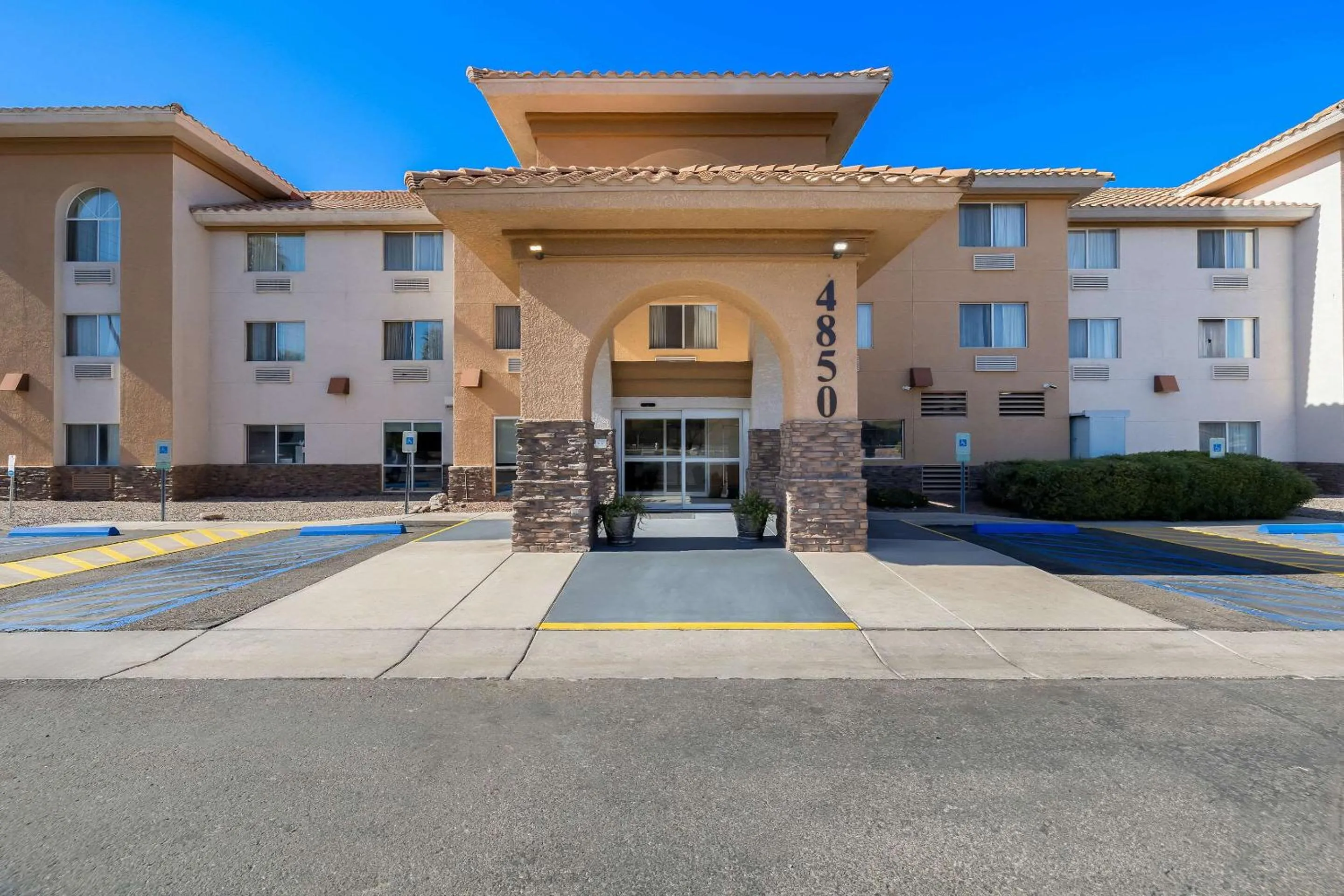 Property building in Comfort Inn & Suites near Kino Sports Complex
