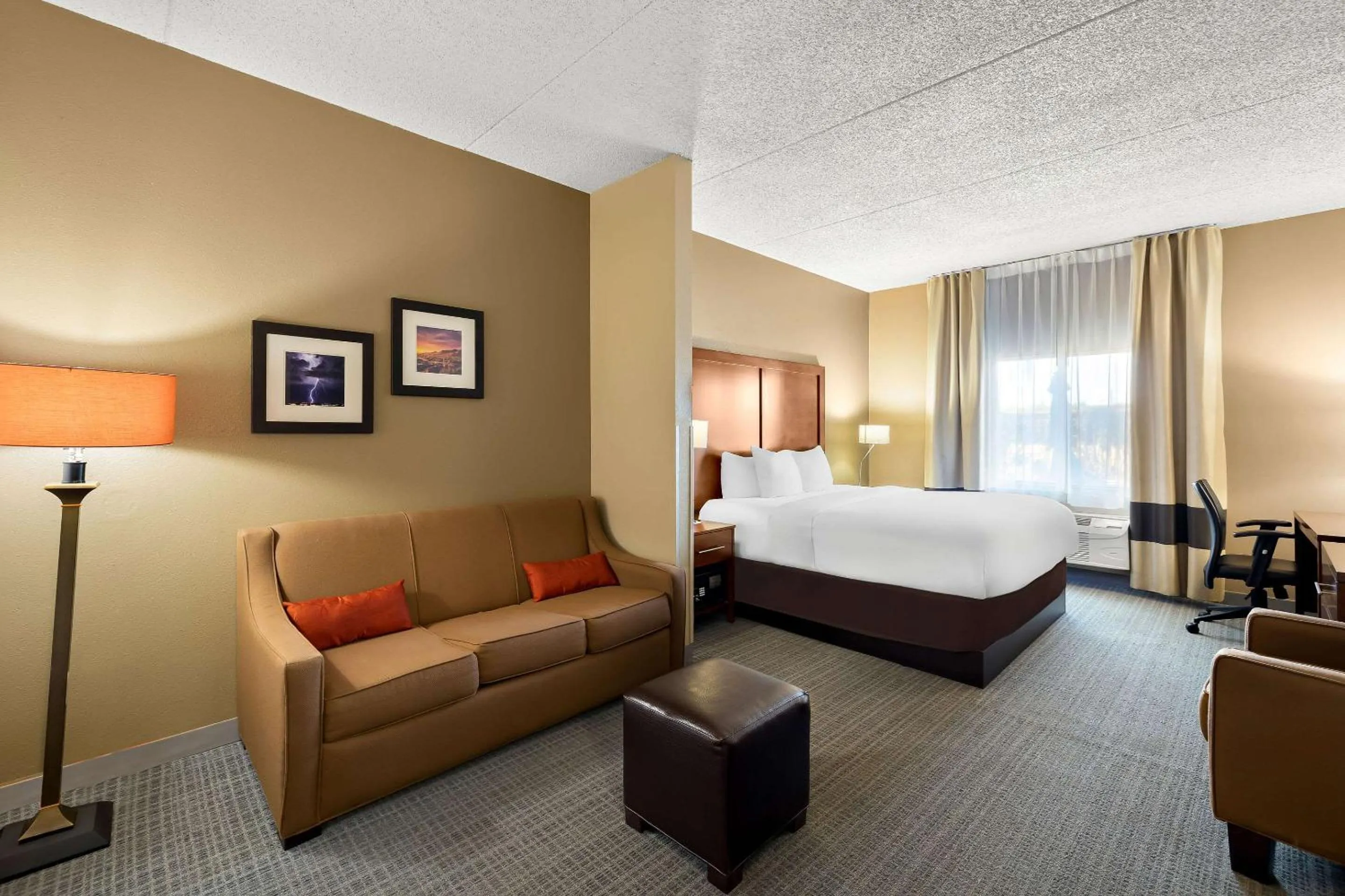 Bedroom, Bed in Comfort Inn & Suites near Kino Sports Complex