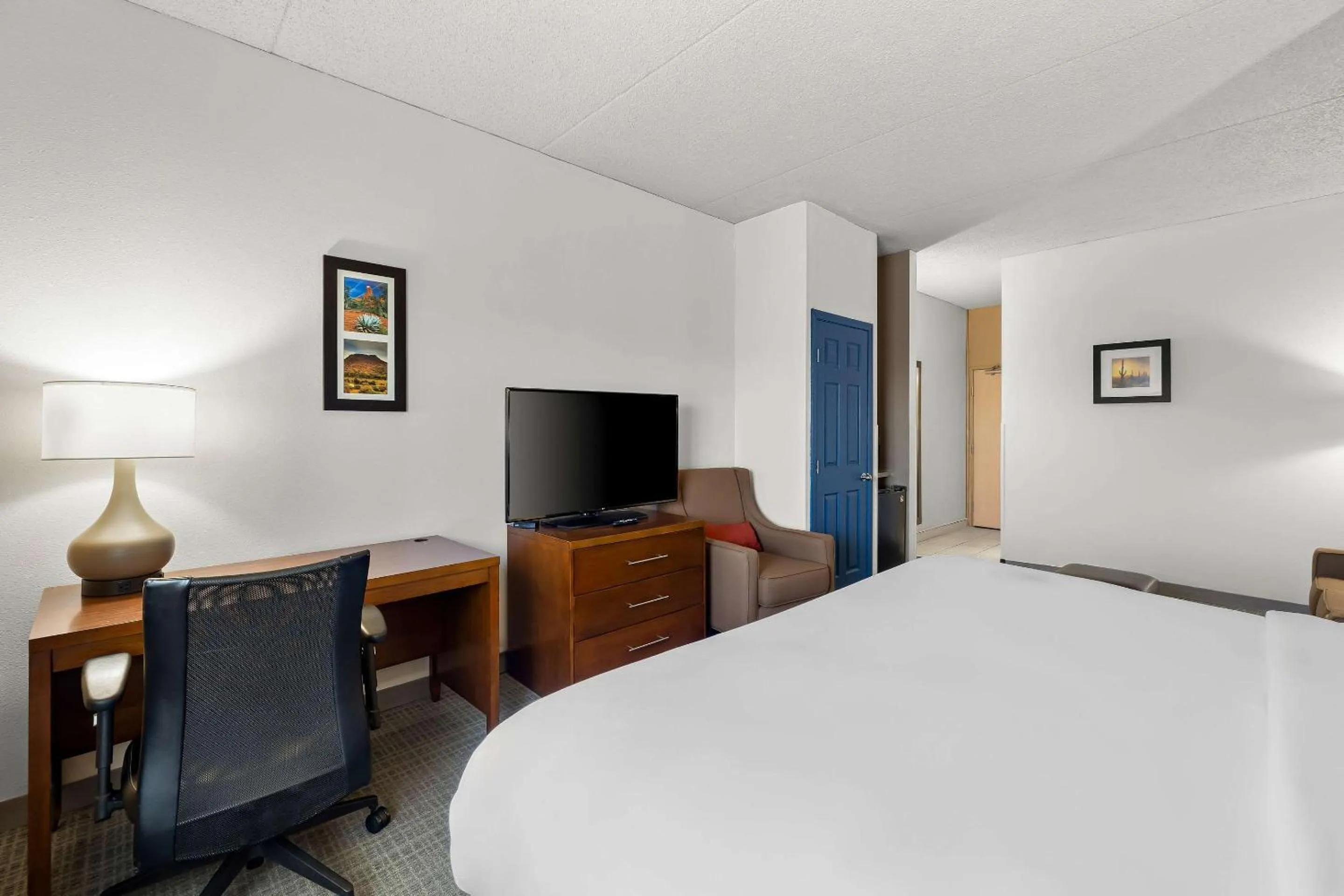 Bedroom, Bed in Comfort Inn & Suites near Kino Sports Complex