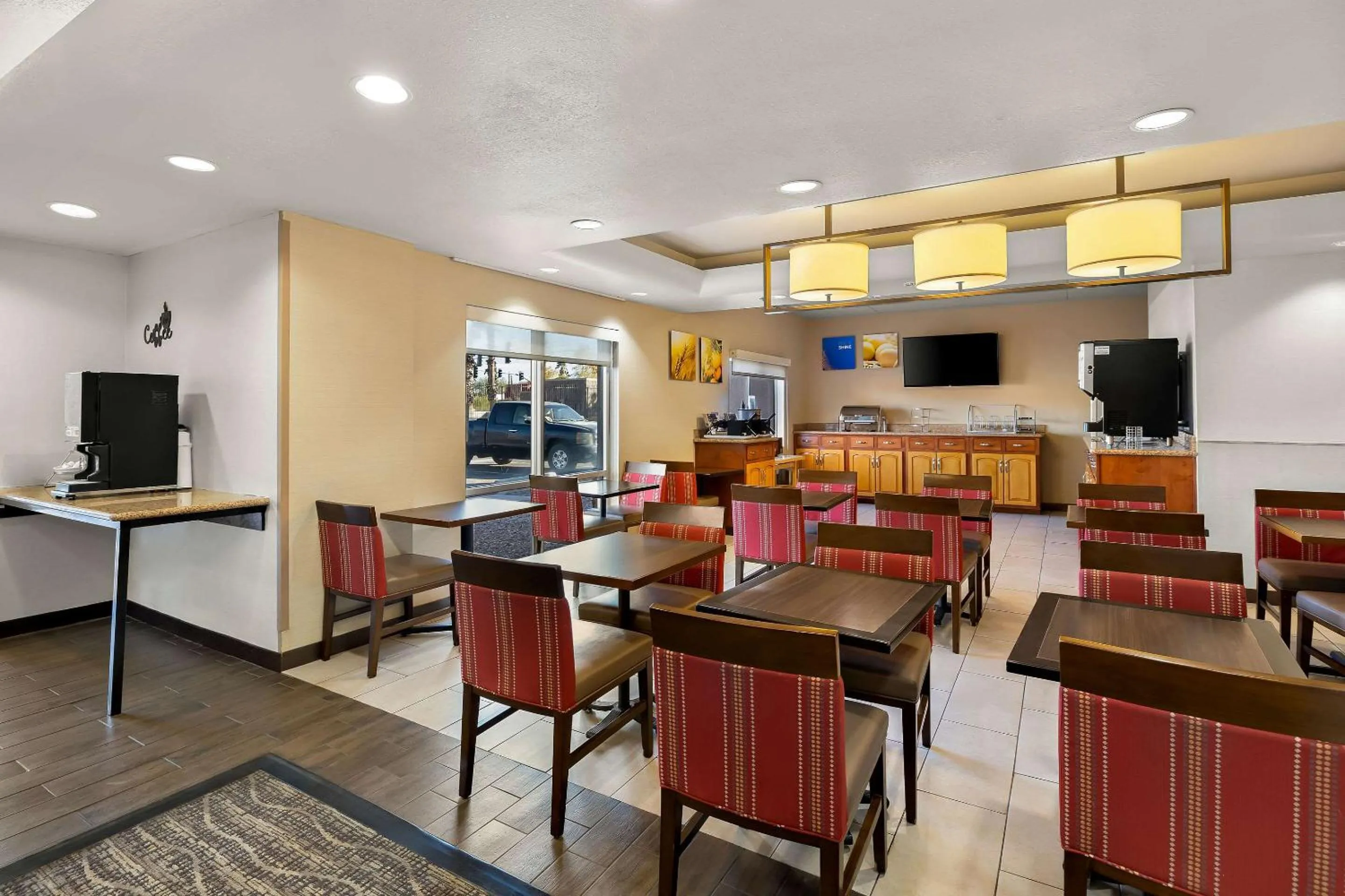 Breakfast in Comfort Inn & Suites near Kino Sports Complex