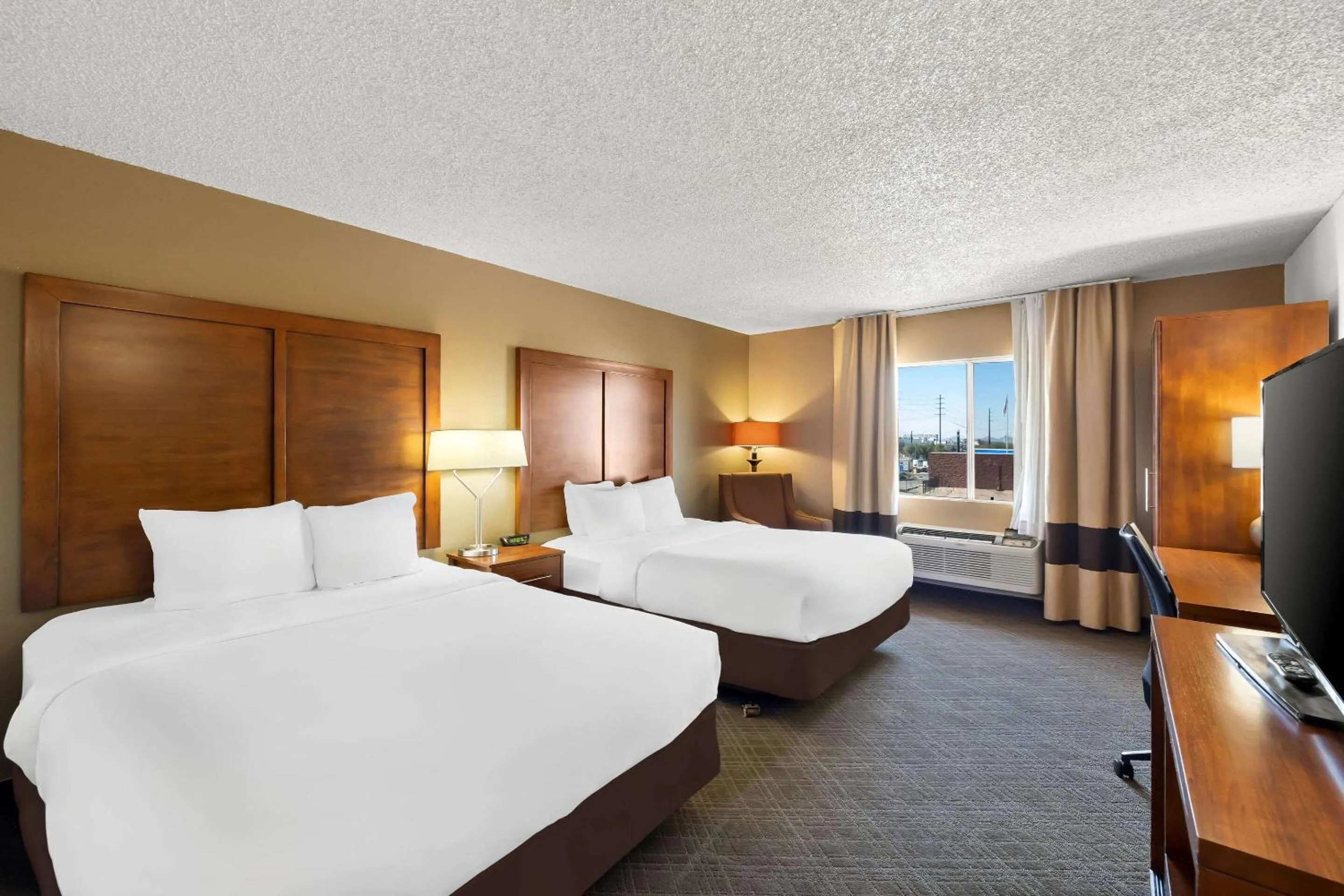 Bedroom, Bed in Comfort Inn & Suites near Kino Sports Complex