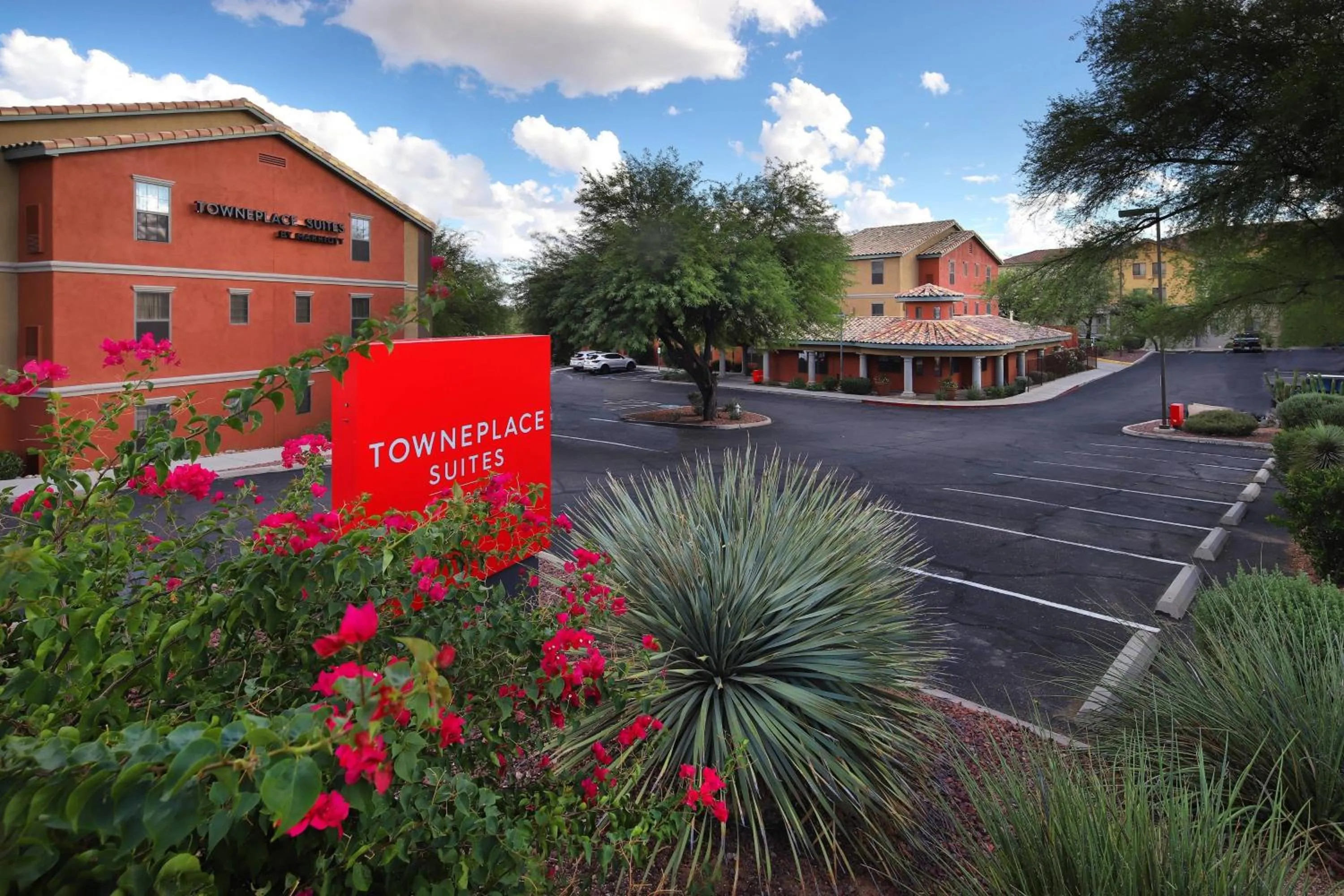 Property building in TownePlace Suites Tucson