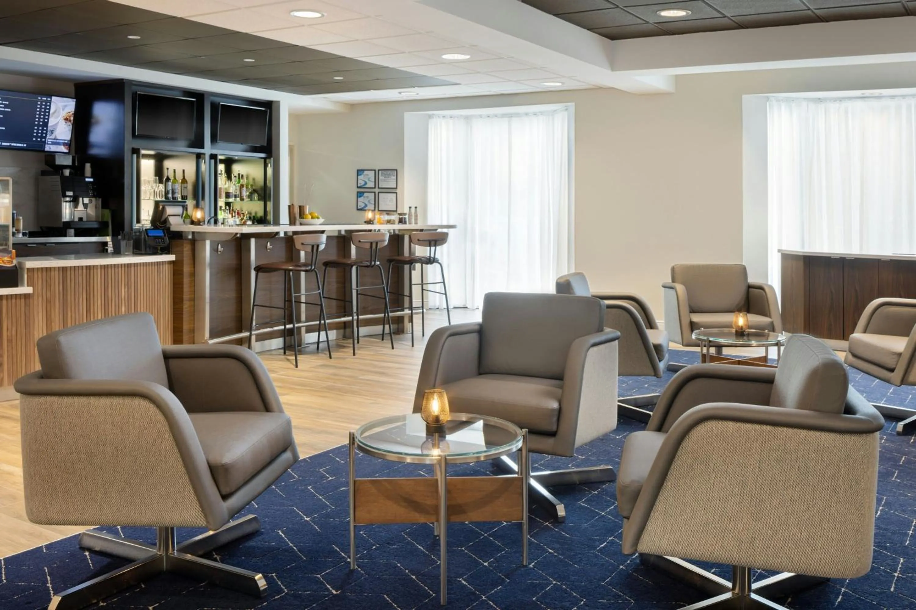 Lounge or bar in Courtyard by Marriott Traverse City