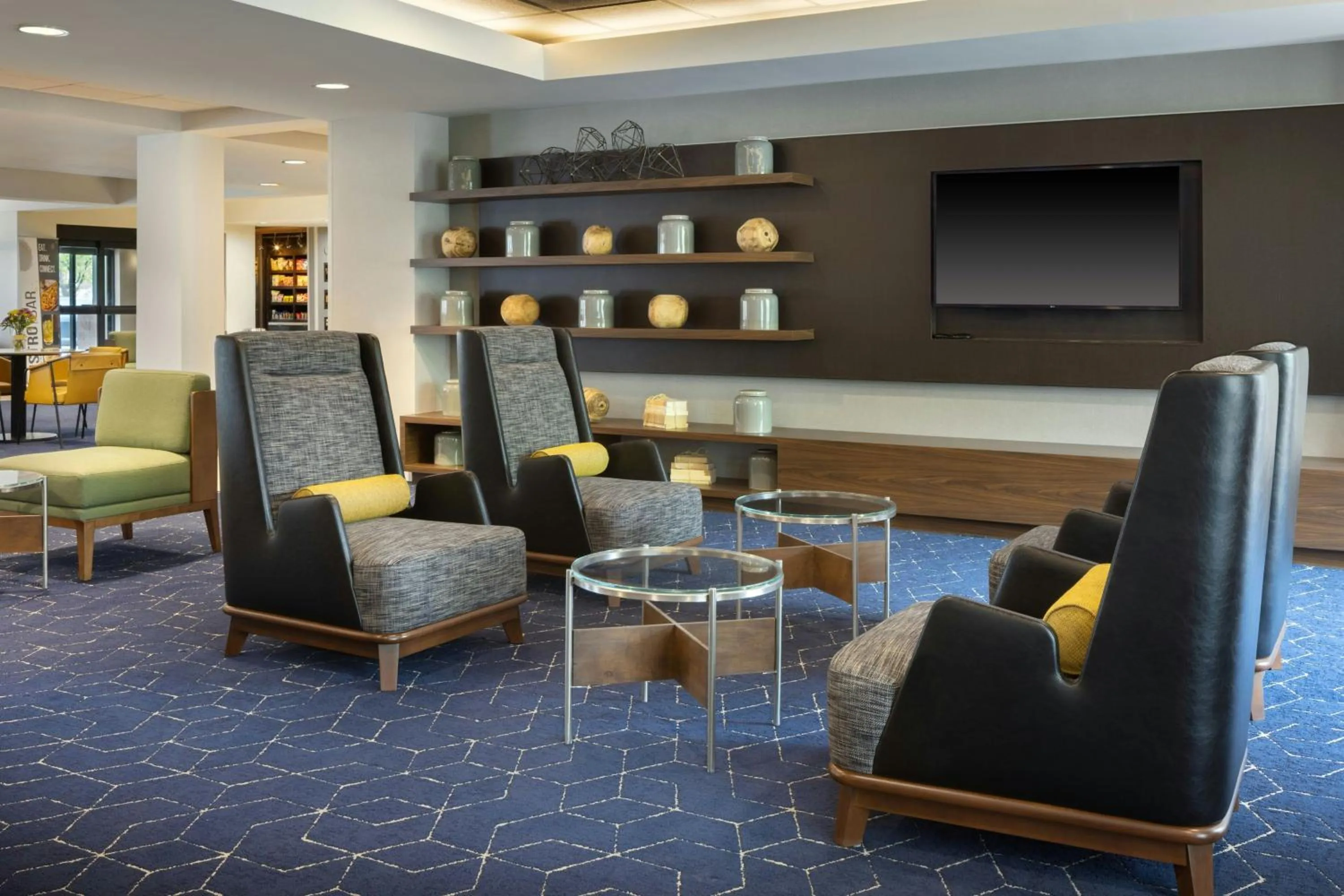 Lounge or bar in Courtyard by Marriott Traverse City