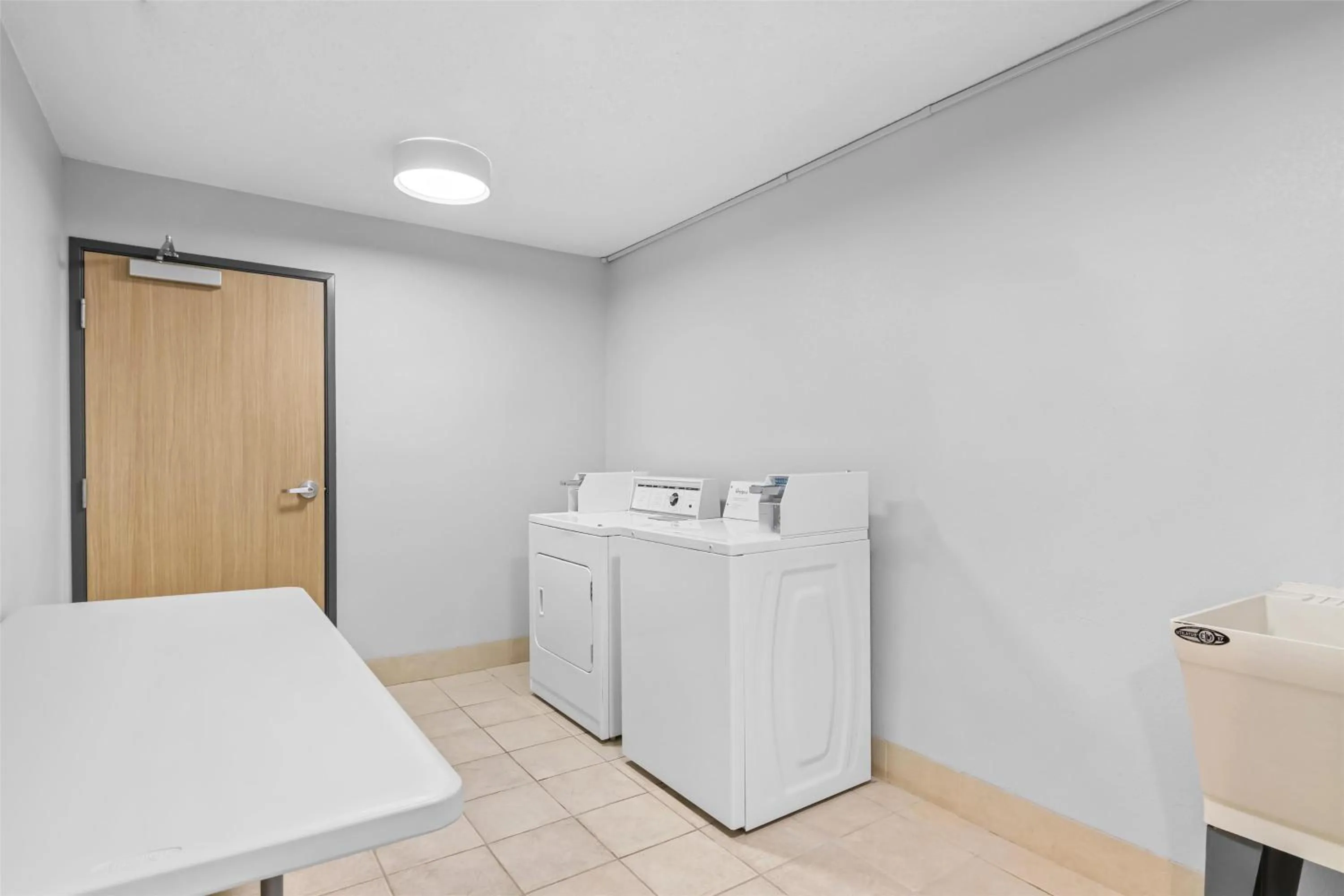 laundry in Spark By Hilton Traverse City