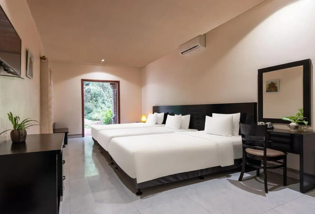 Family Room with Mountain View in Trang An Heritage Garden Family Room with Mountain View in Trang An Heritage Garden