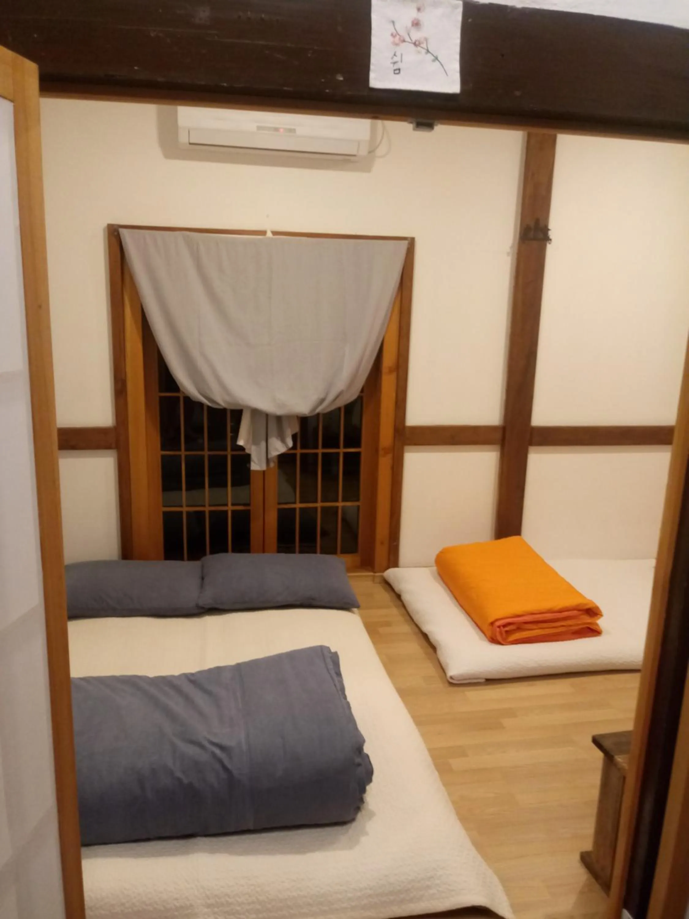 Bed in Hundred Years Hanok