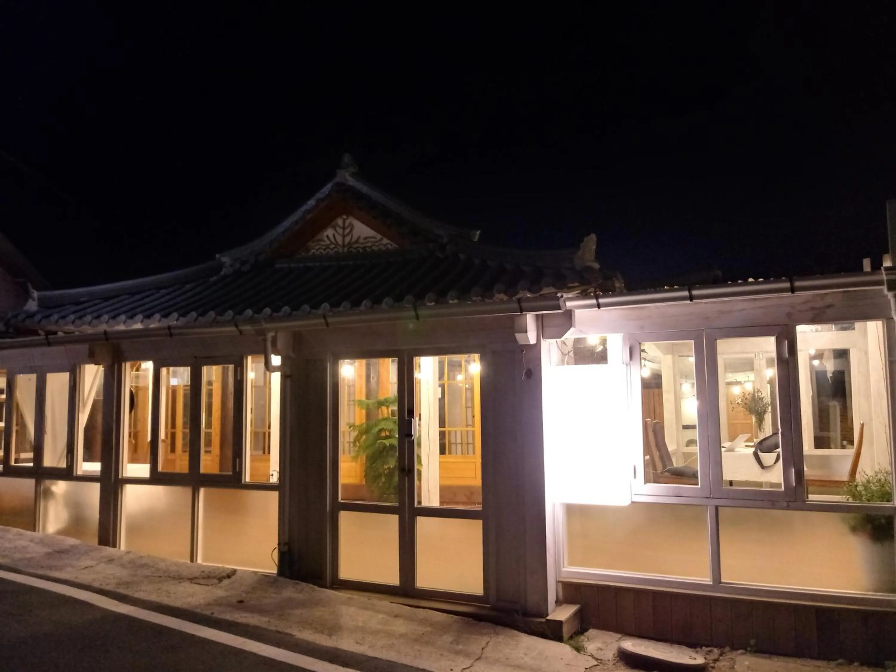 Facade/entrance in Hundred Years Hanok