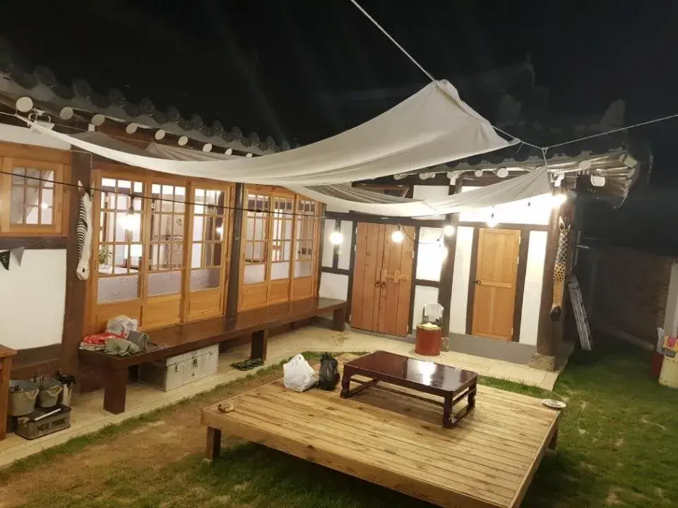 Family Room with Private Bathroom in Hundred Years Hanok Family Room with Private Bathroom in Hundred Years Hanok