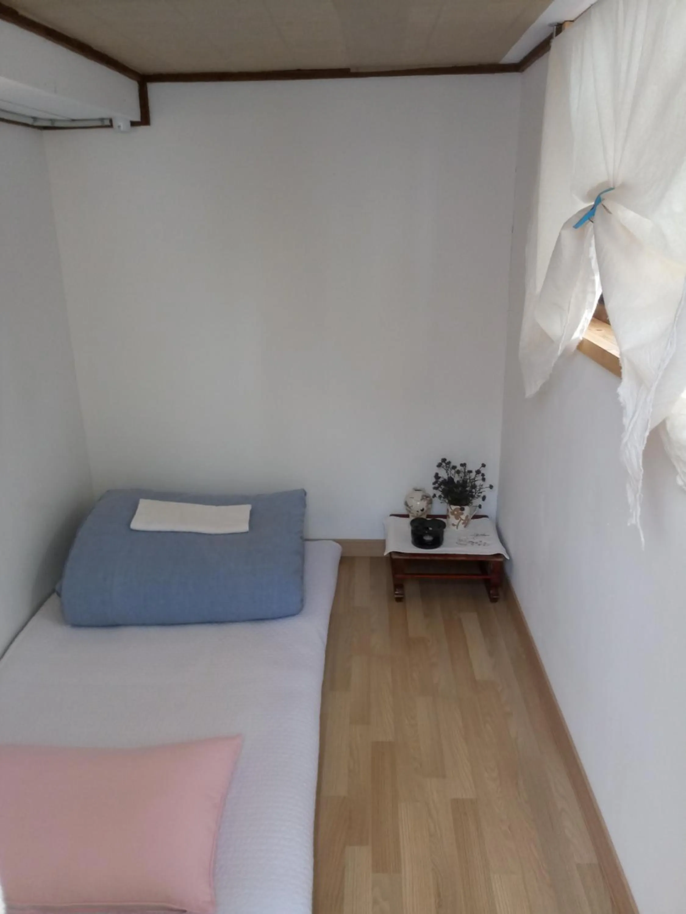 Bed in Hundred Years Hanok