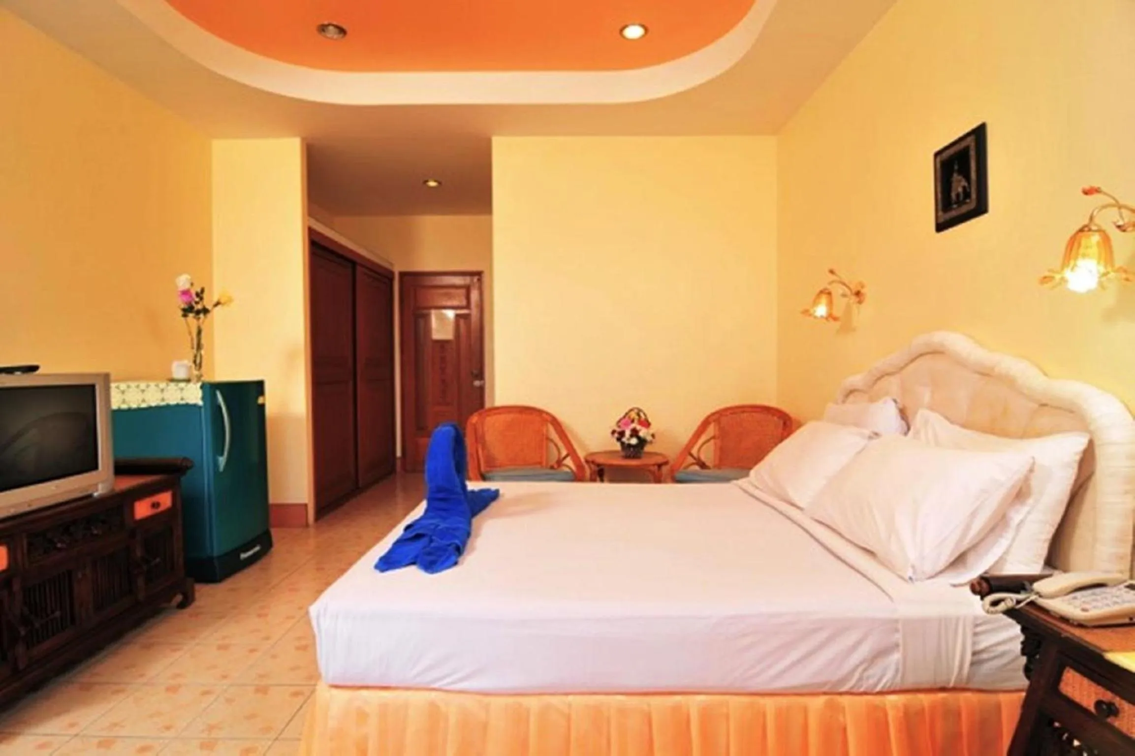 Bed in Baan Karon Hill Phuket Resort