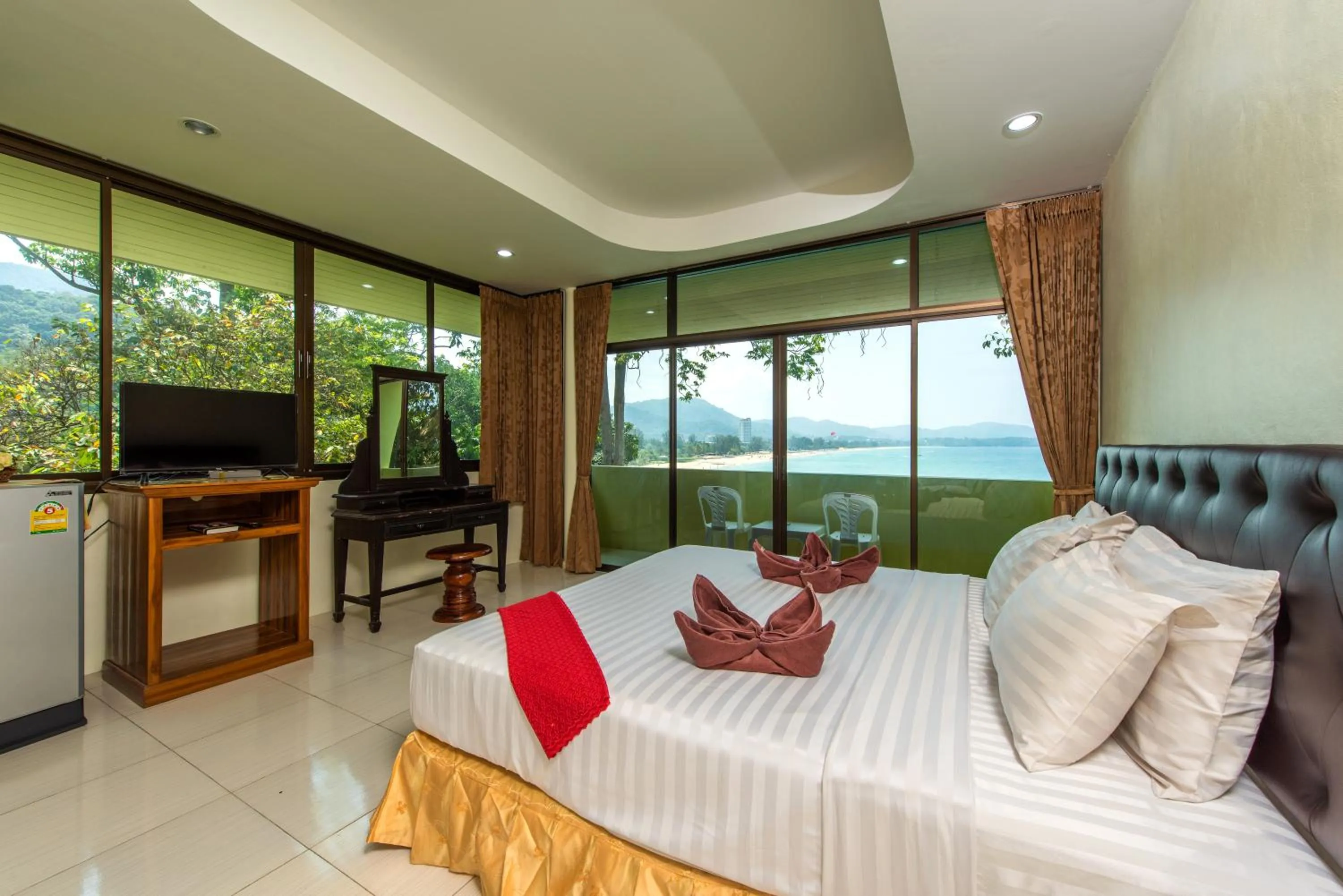 Bed in Baan Karon Hill Phuket Resort