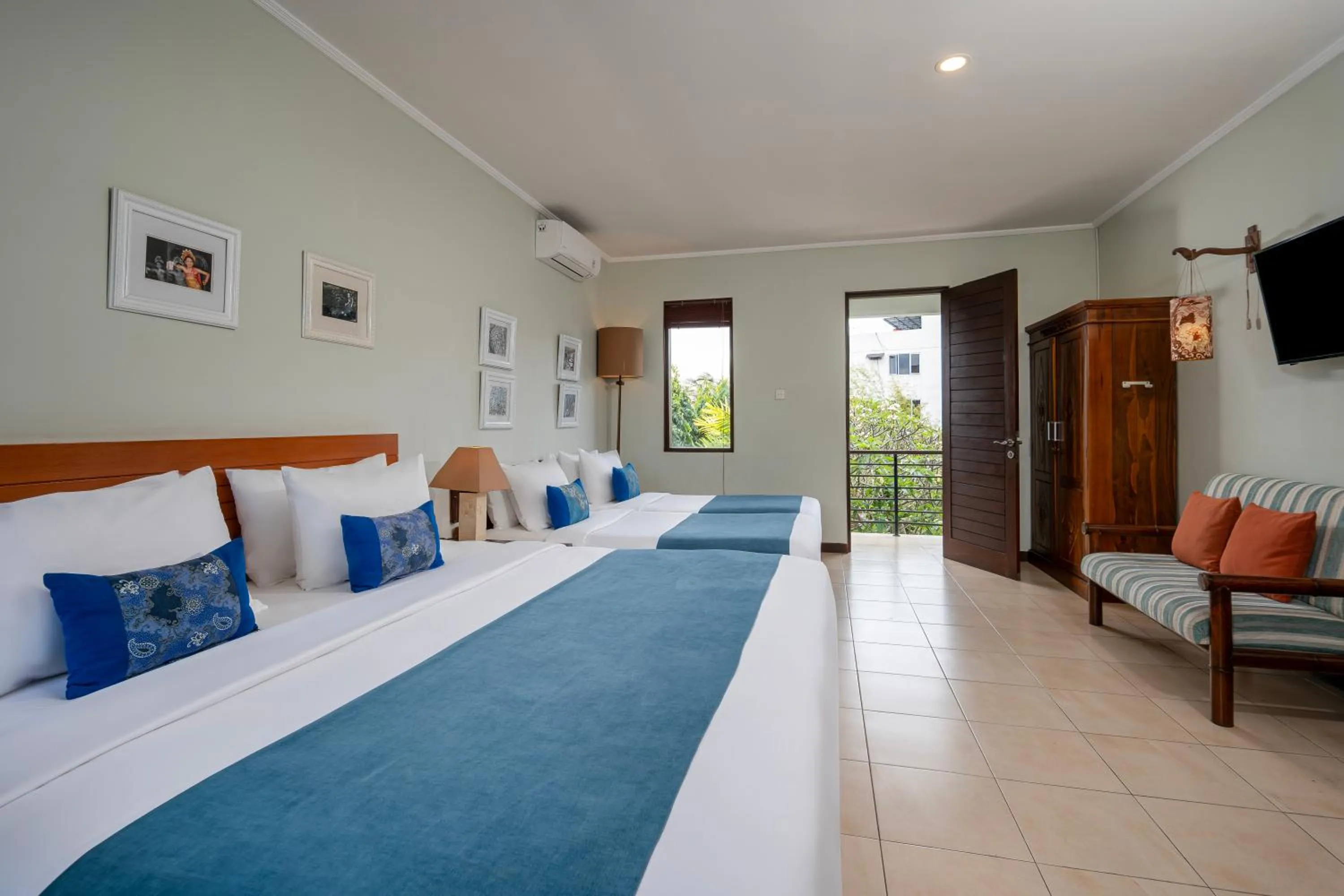 Family, Bed in Pondok Sari Kuta