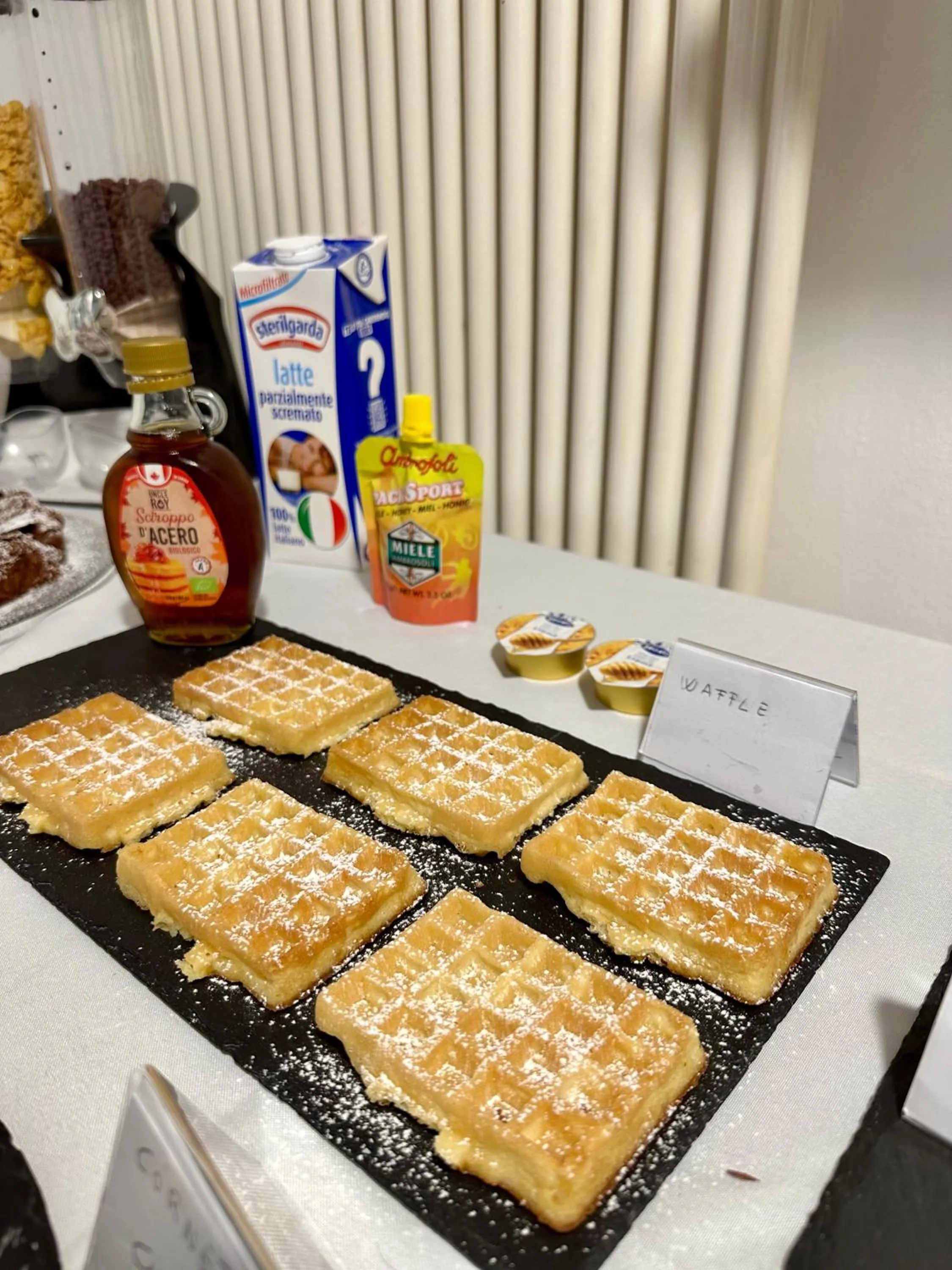 Continental breakfast in Villa Estense