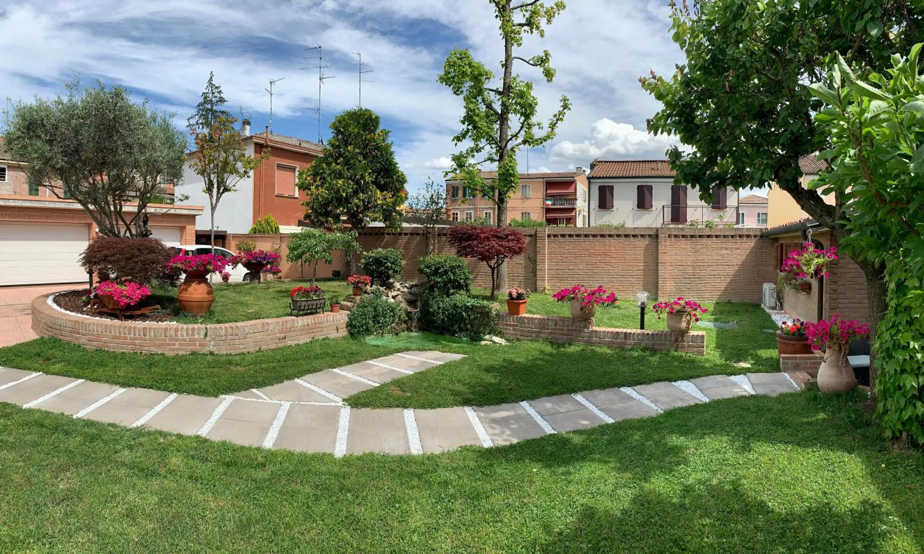 Property building in Villa Estense