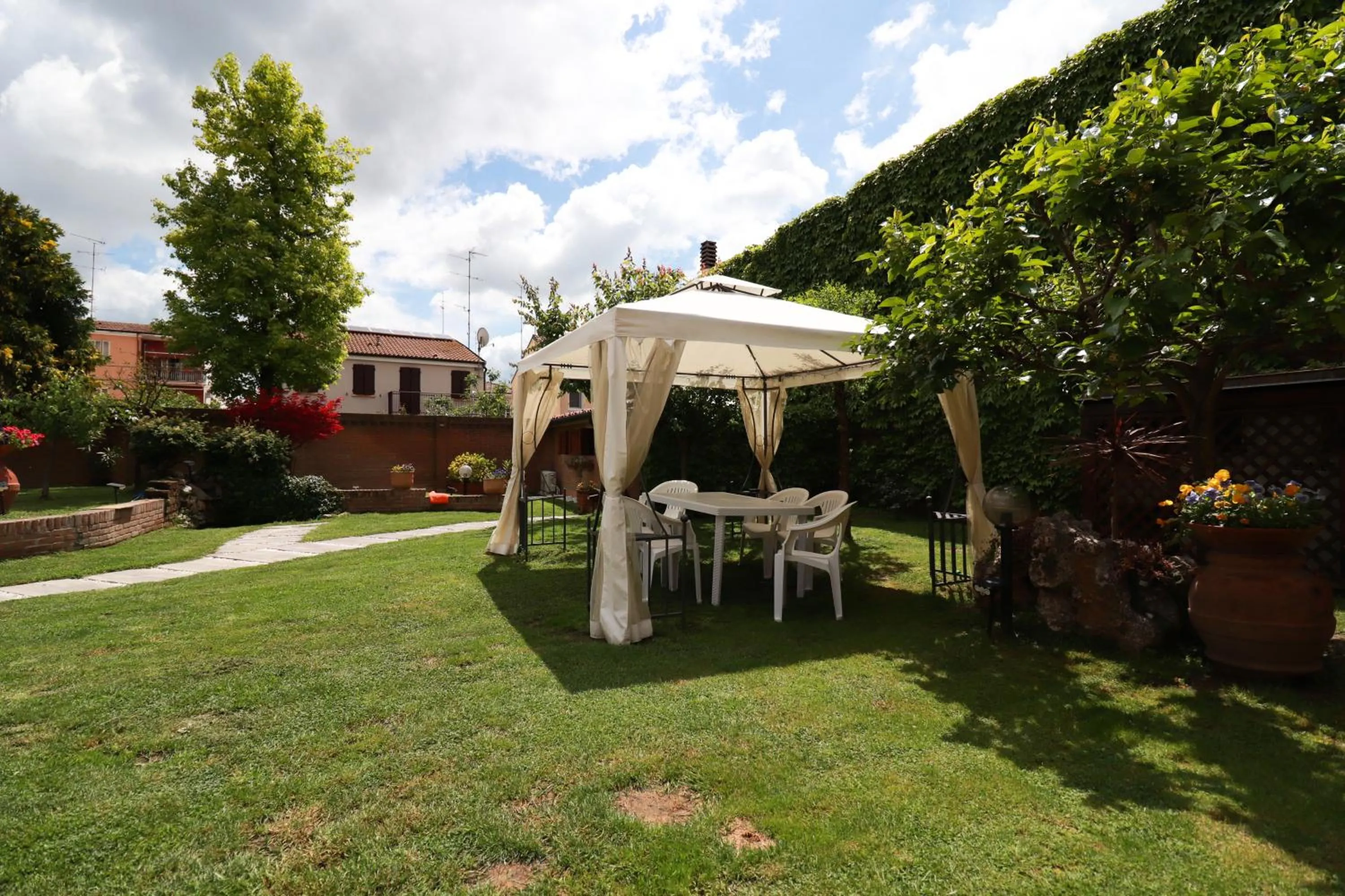 Property building in Villa Estense