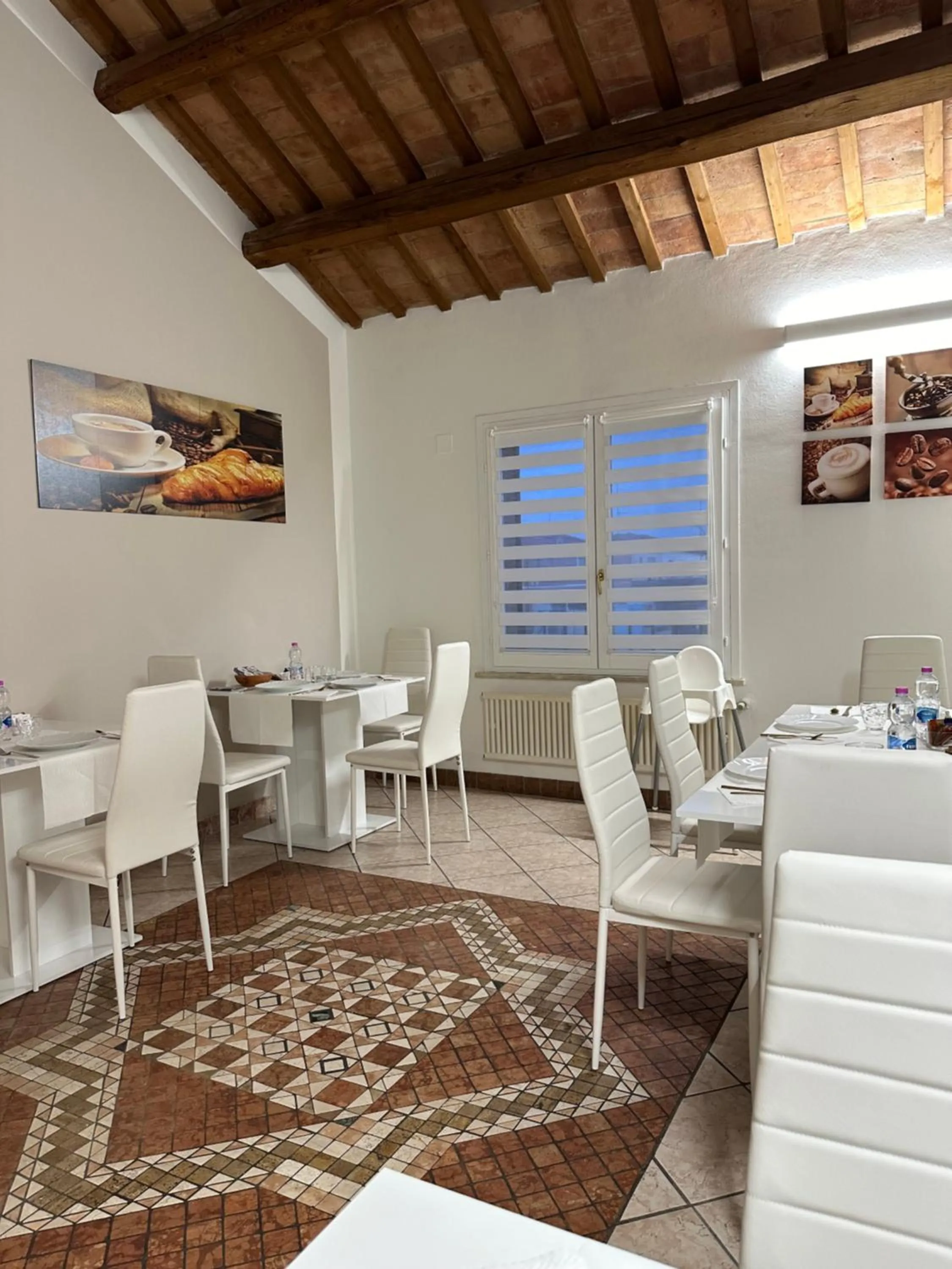 Breakfast in Villa Estense