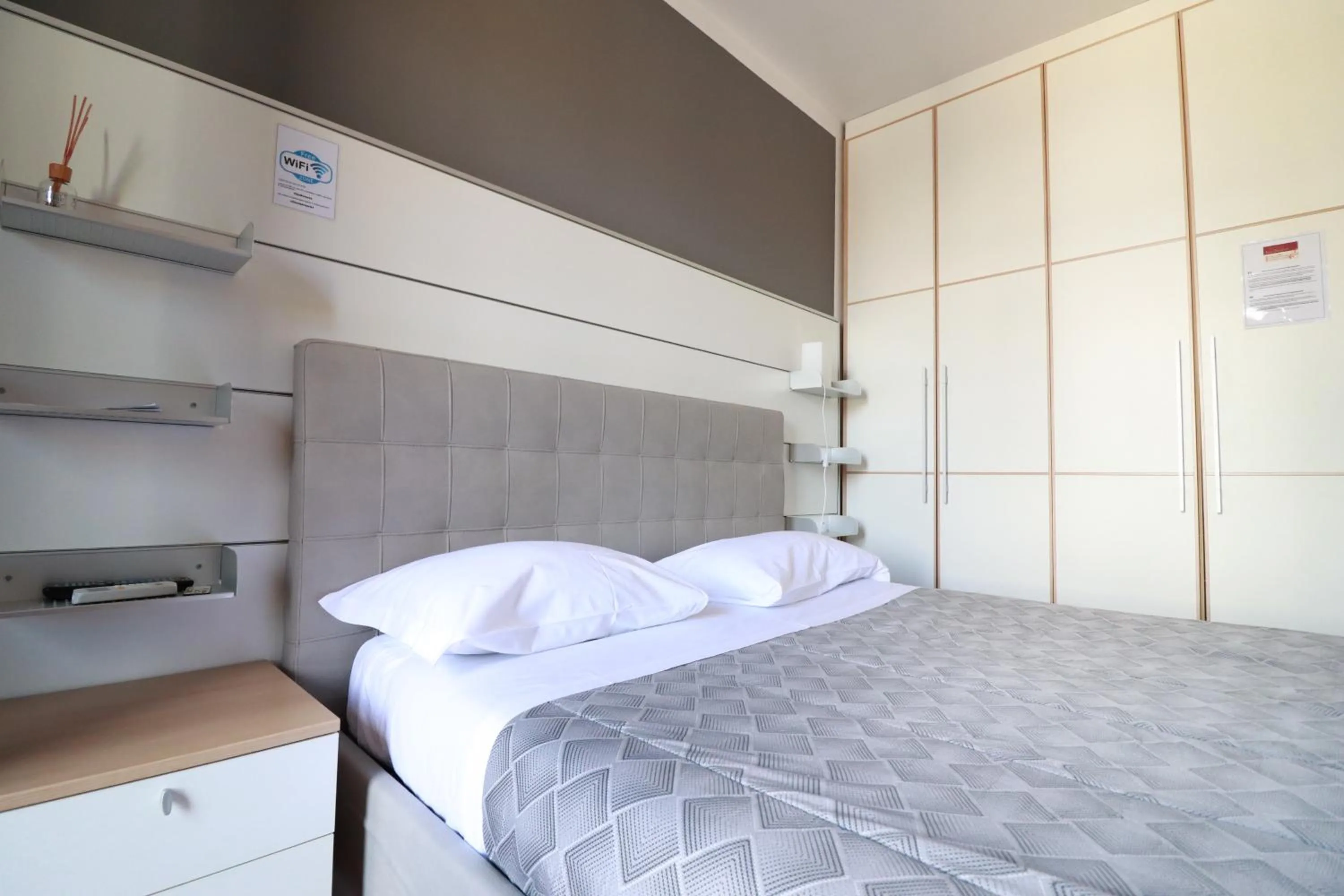 Photo of the whole room, Bed in Villa Estense