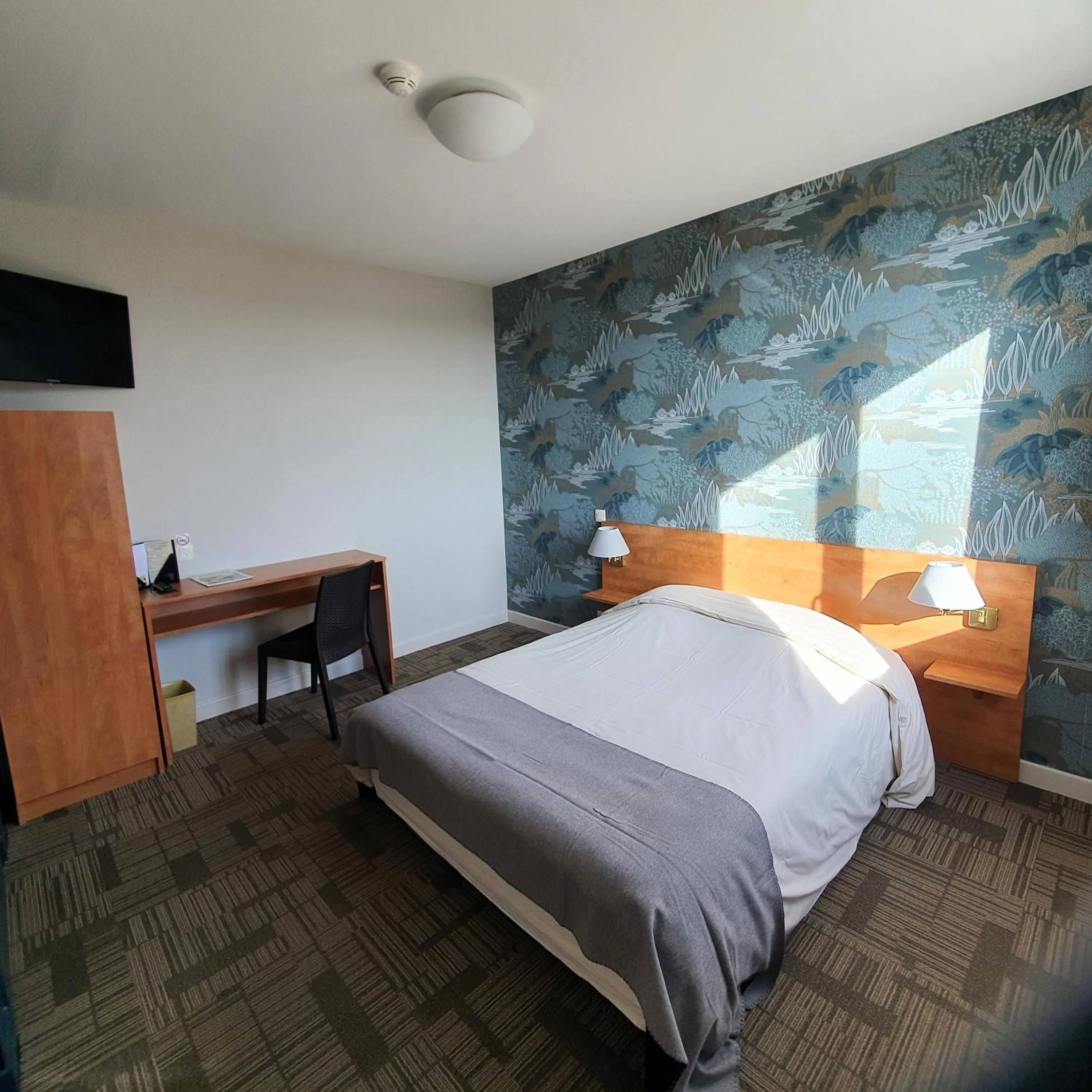 Bed in HOTEL RESTAURANT La CREPERIE Du CHATEAU