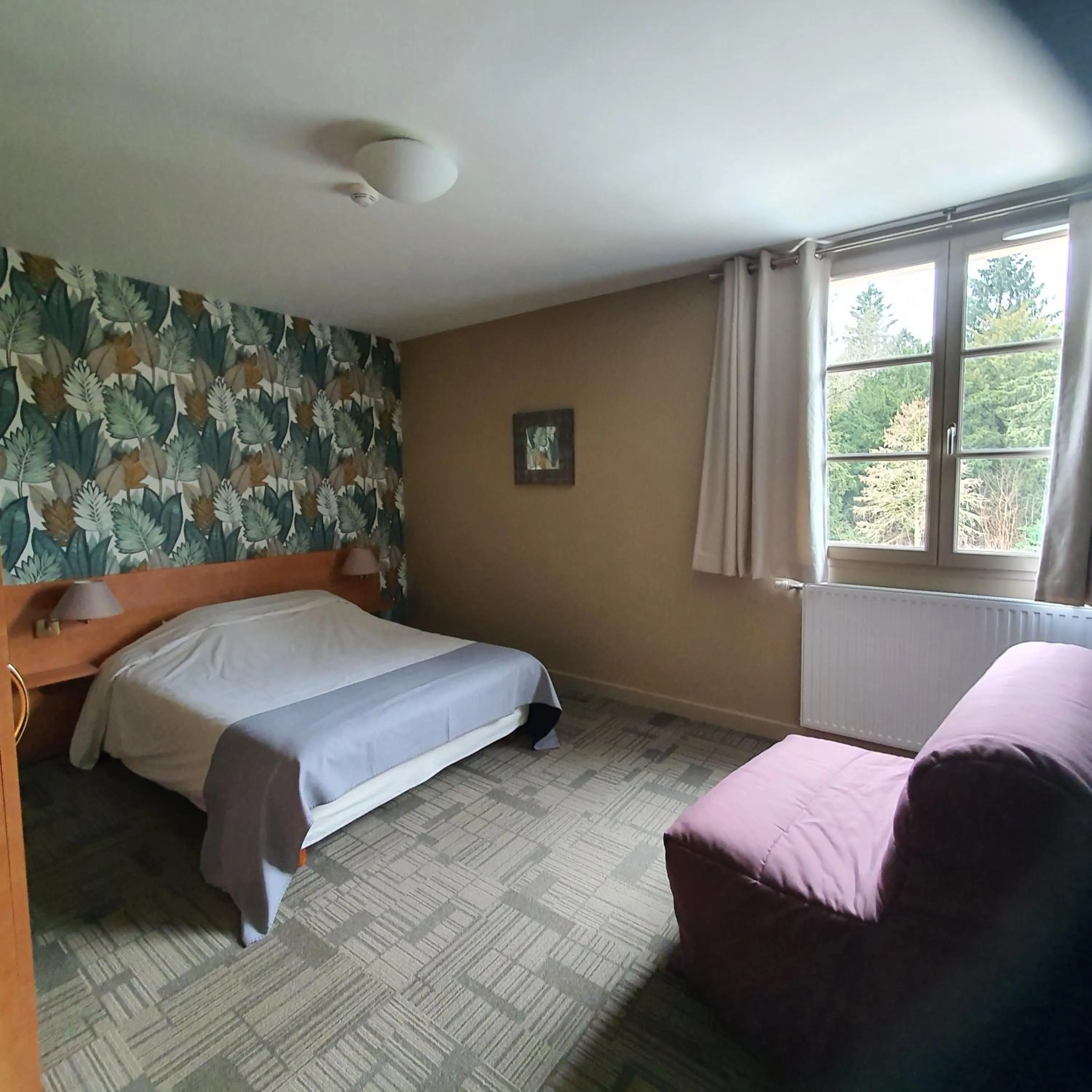 Bed in HOTEL RESTAURANT La CREPERIE Du CHATEAU