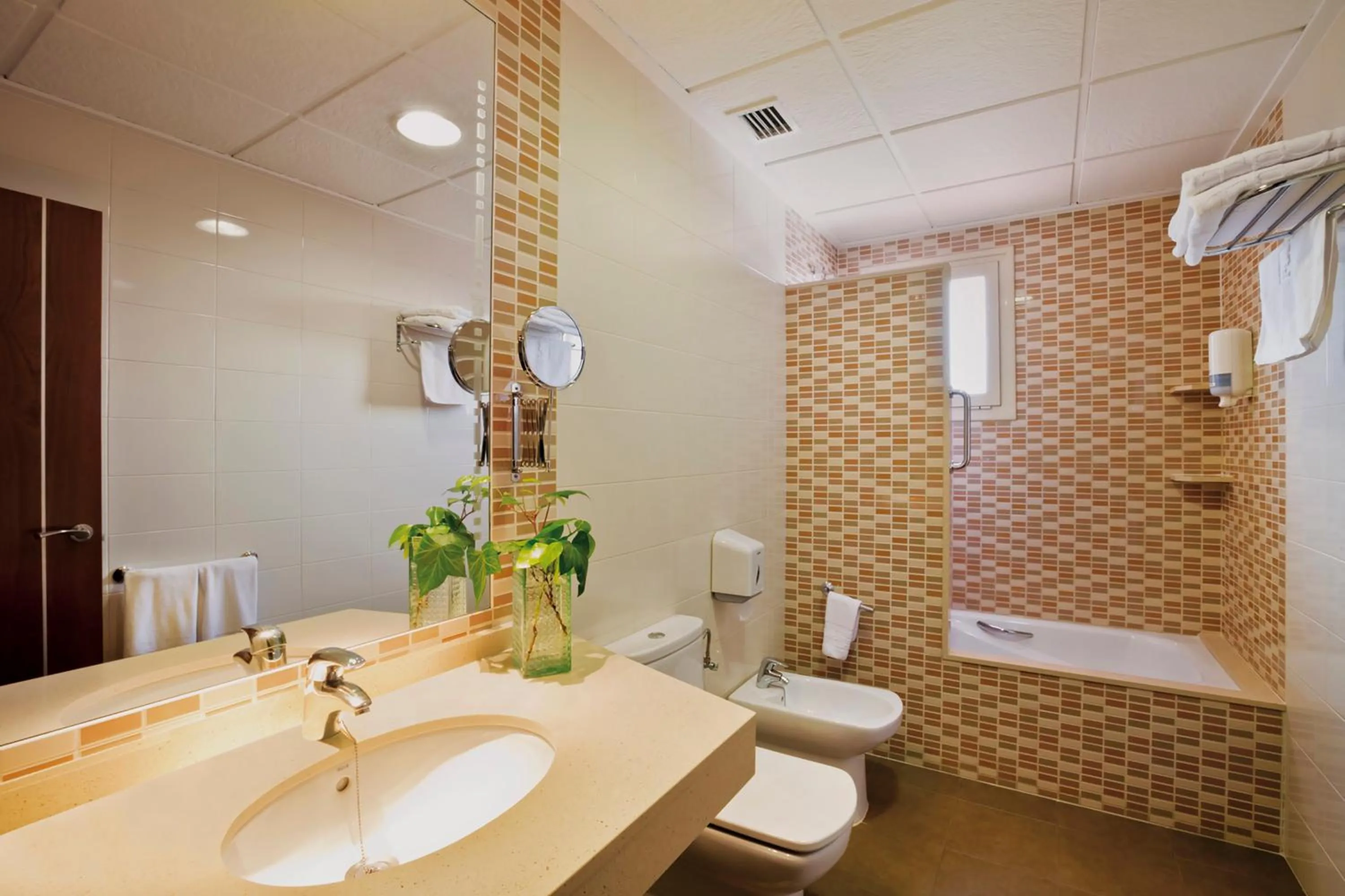 Bathroom in Hotel Fuente El Cura